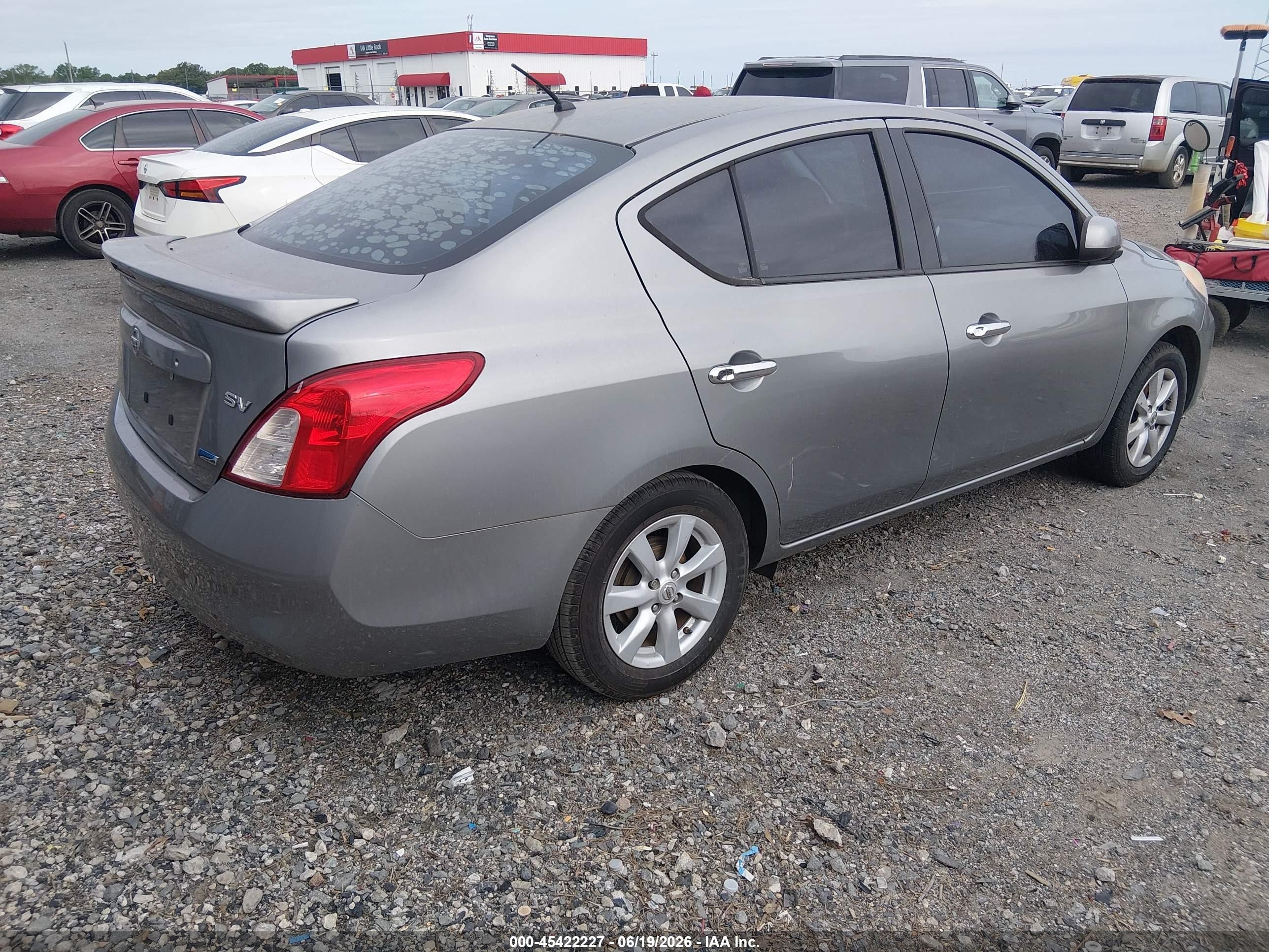 2014 Nissan Versa 1.6 Sv Серый vin: 3N1CN7APXEL843333