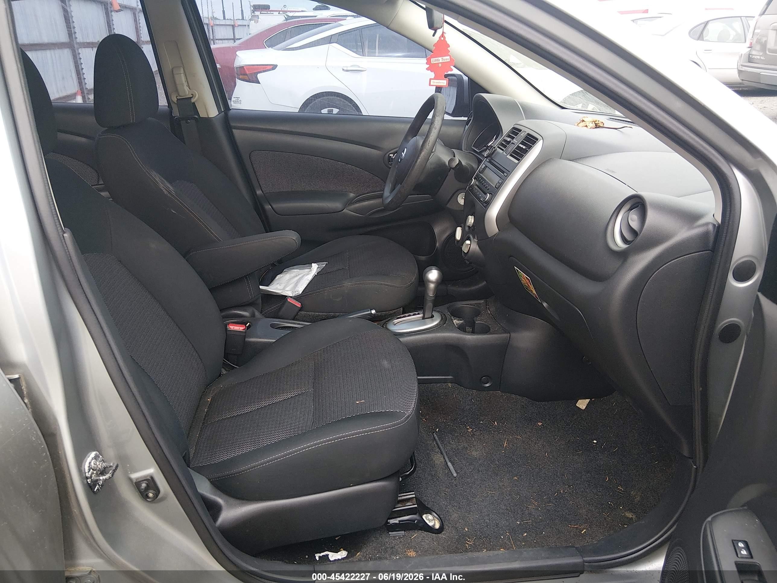 2014 Nissan Versa 1.6 Sv Серый vin: 3N1CN7APXEL843333