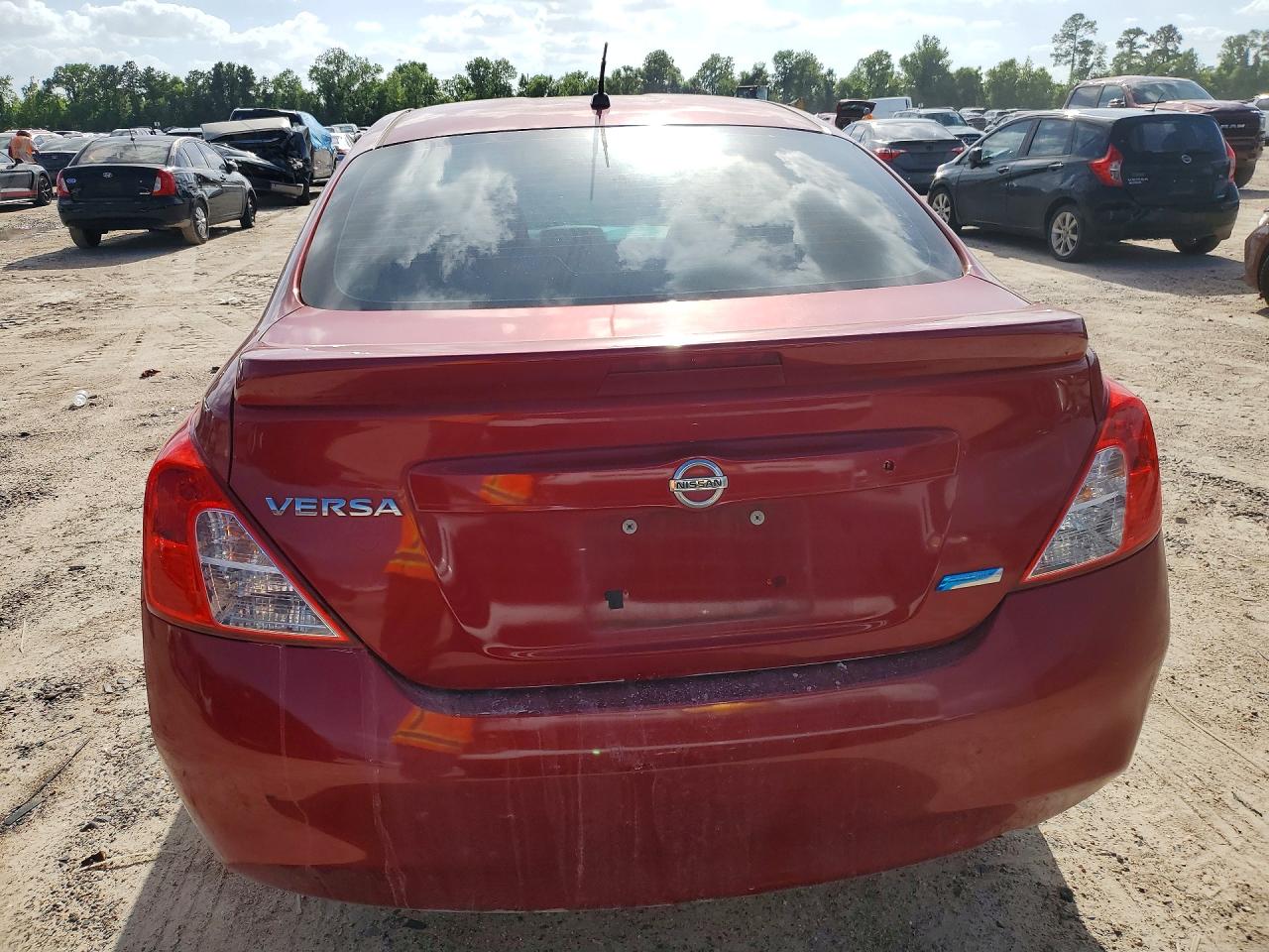 2014 Nissan Versa 1.6 S Plus Red vin: 3N1CN7APXEL866918