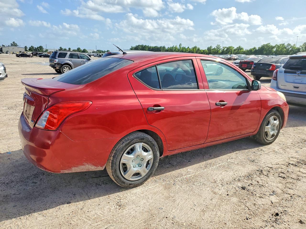 2014 Nissan Versa 1.6 S Plus Red vin: 3N1CN7APXEL866918