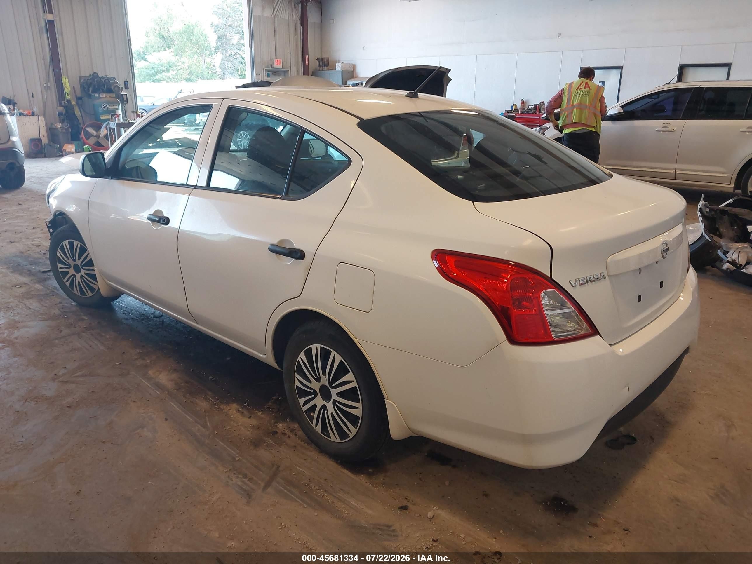 2015 Nissan Versa 1.6 S White vin: 3N1CN7APXFL810110