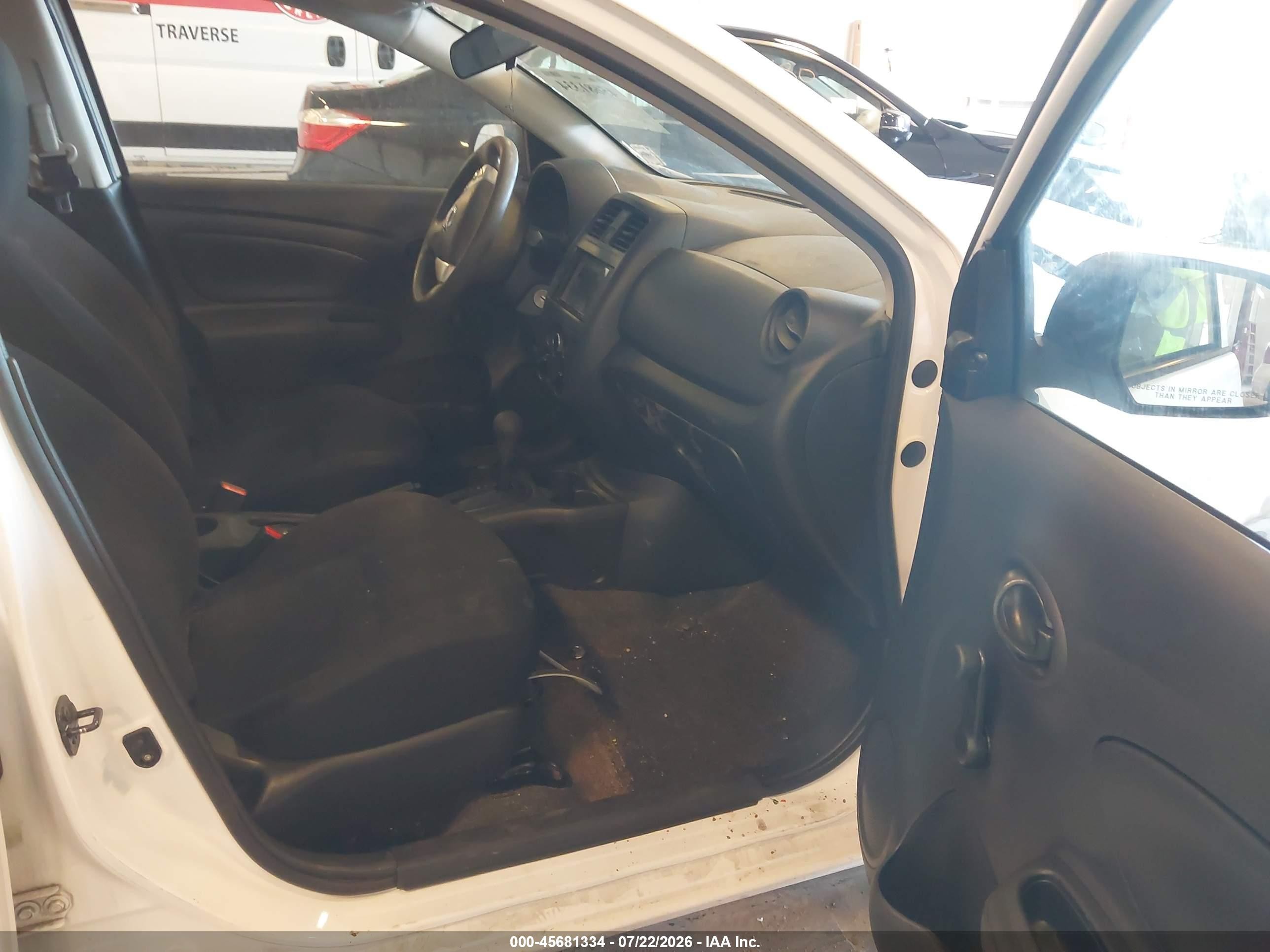 2015 Nissan Versa 1.6 S White vin: 3N1CN7APXFL810110