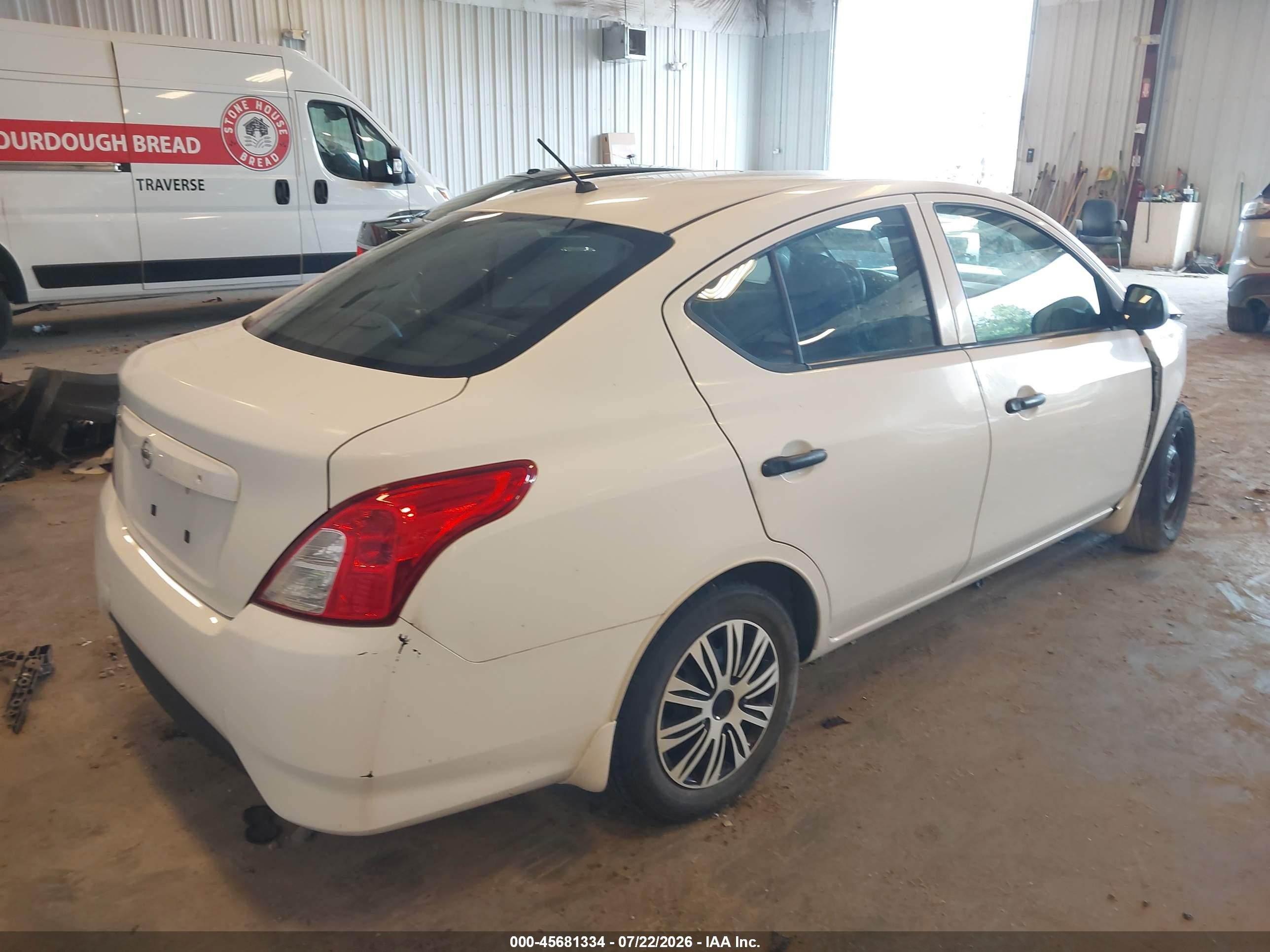 2015 Nissan Versa 1.6 S White vin: 3N1CN7APXFL810110