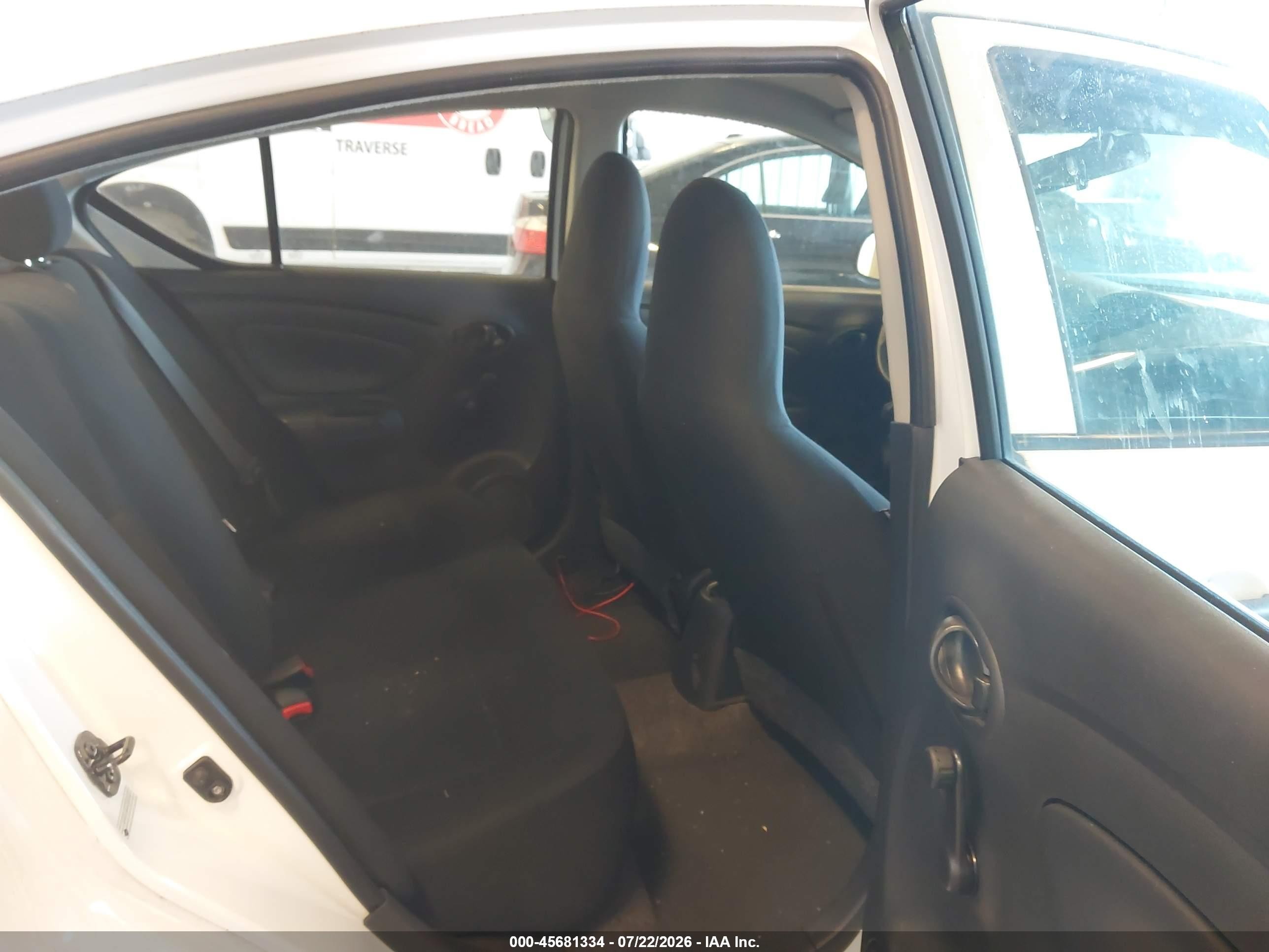 2015 Nissan Versa 1.6 S White vin: 3N1CN7APXFL810110