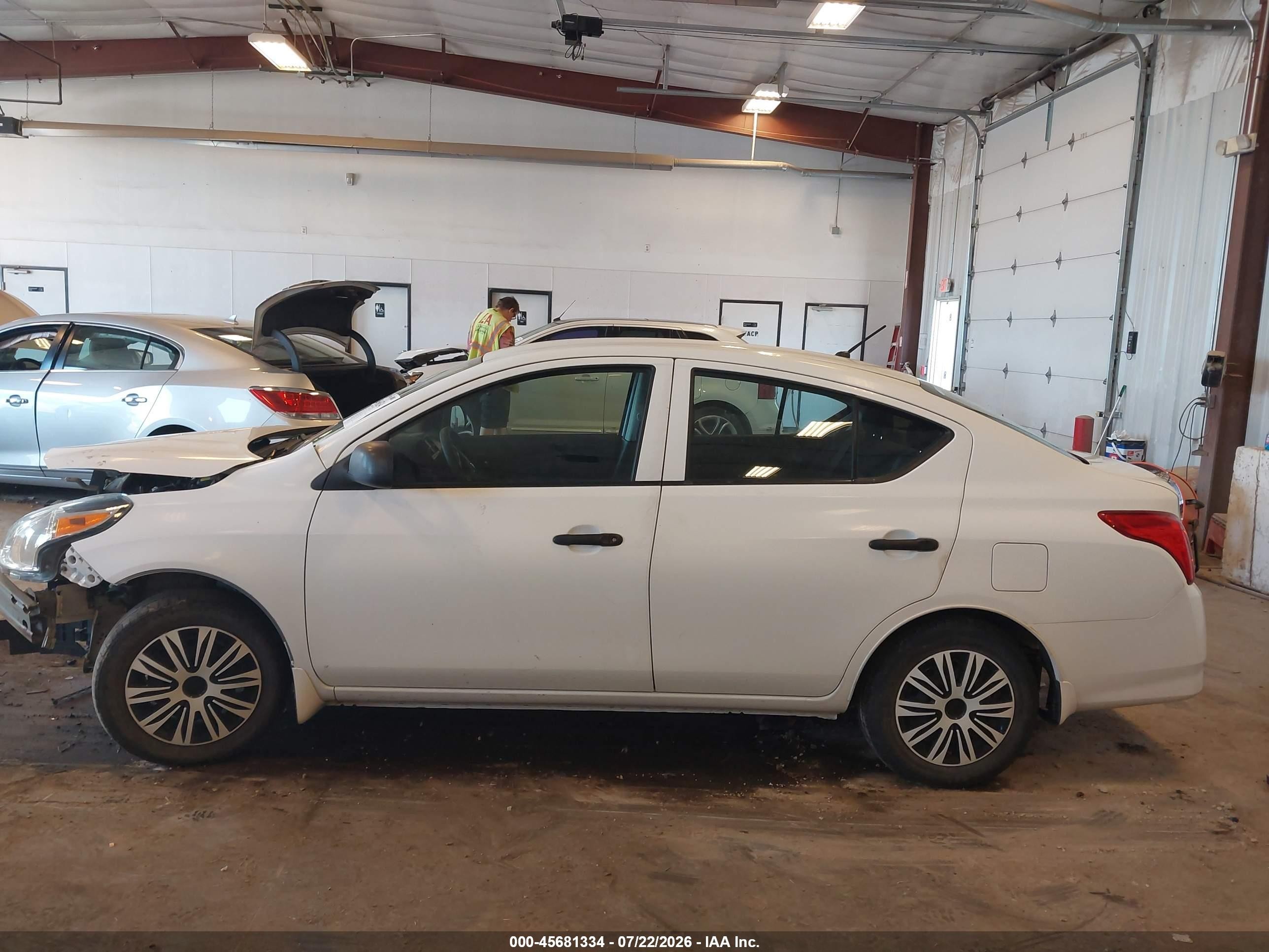 2015 Nissan Versa 1.6 S White vin: 3N1CN7APXFL810110