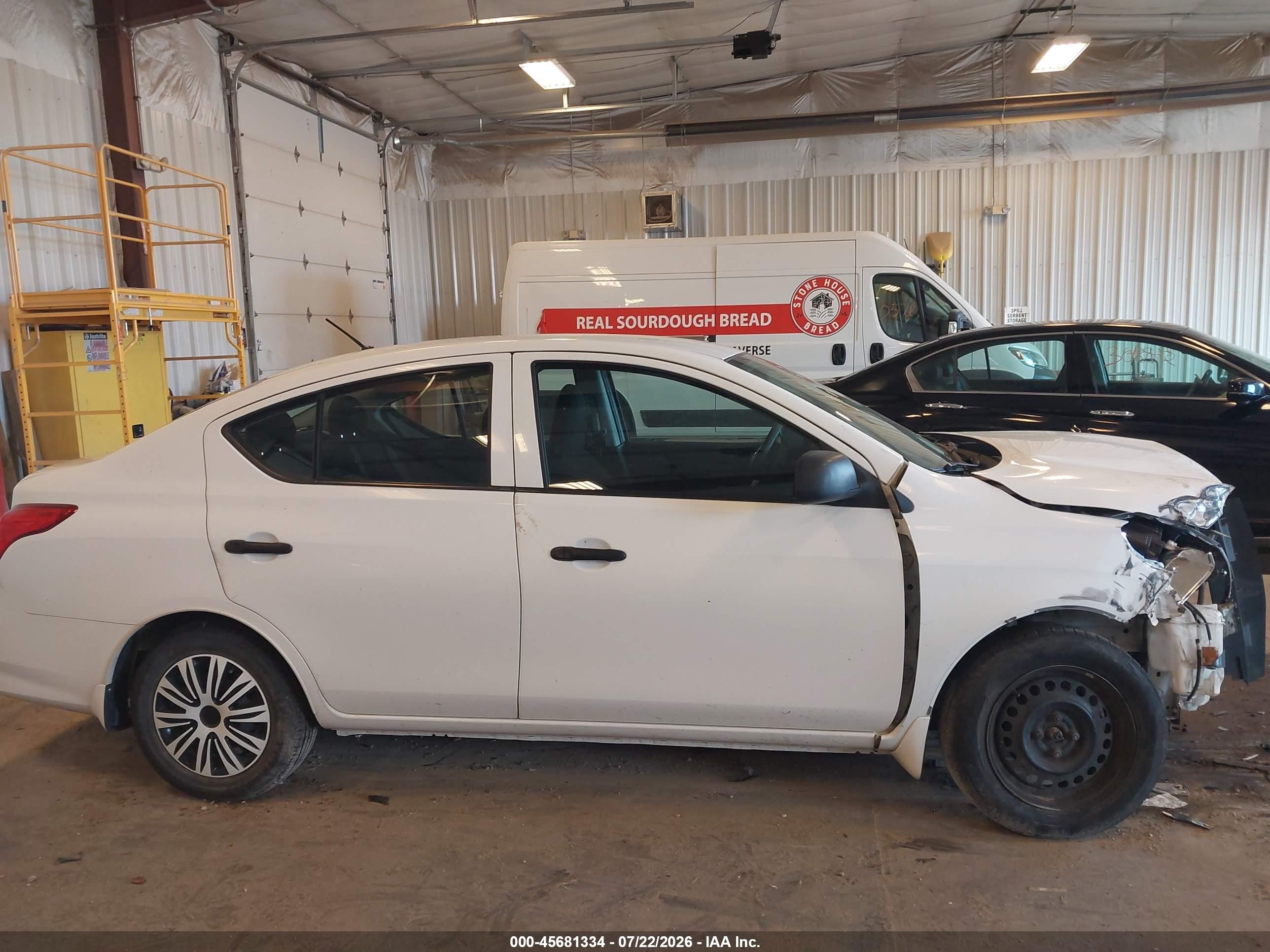 2015 Nissan Versa 1.6 S White vin: 3N1CN7APXFL810110