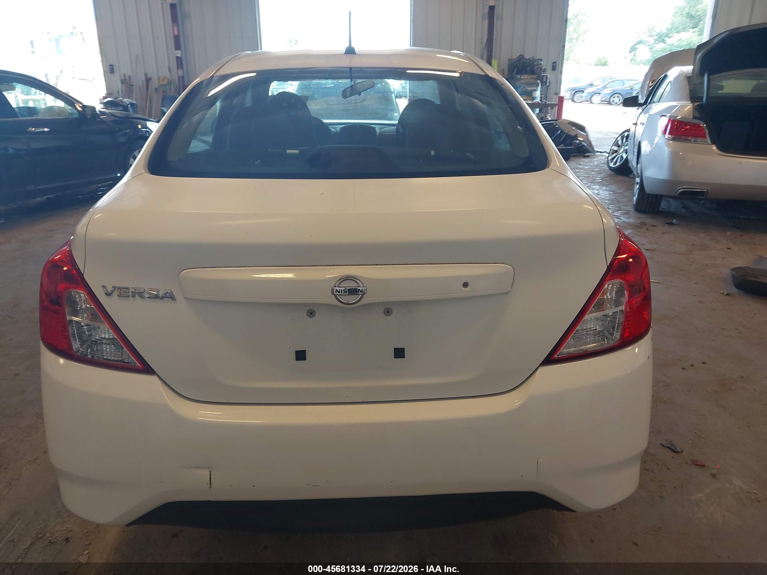 2015 Nissan Versa 1.6 S White vin: 3N1CN7APXFL810110