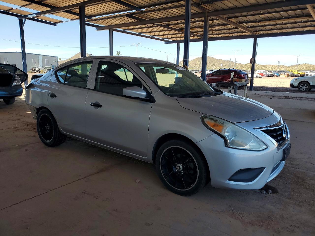 2015 Nissan Versa 1.6 S Silver vin: 3N1CN7APXFL830289