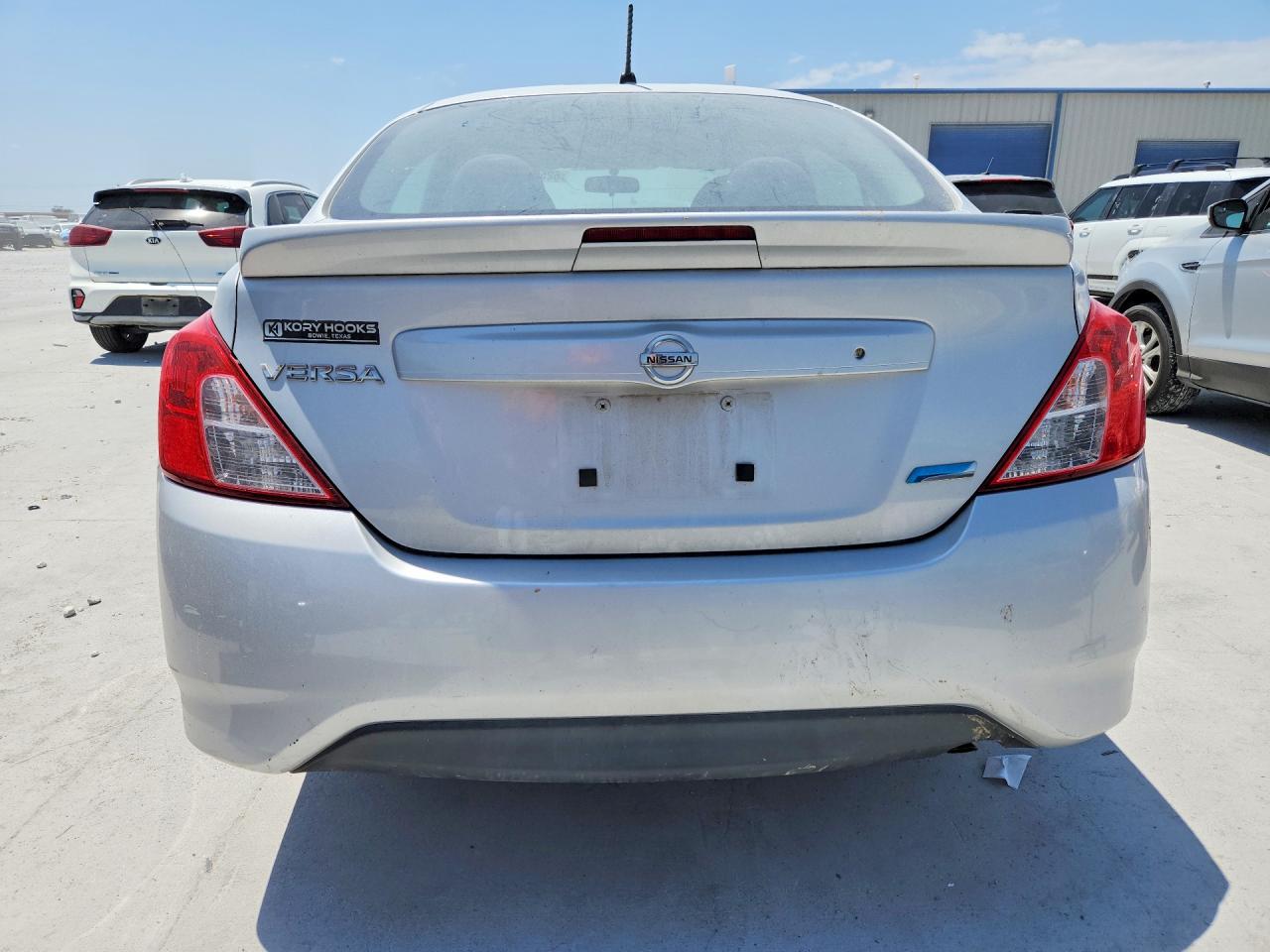 2015 Nissan Versa 1.6 S Plus Silver vin: 3N1CN7APXFL833824