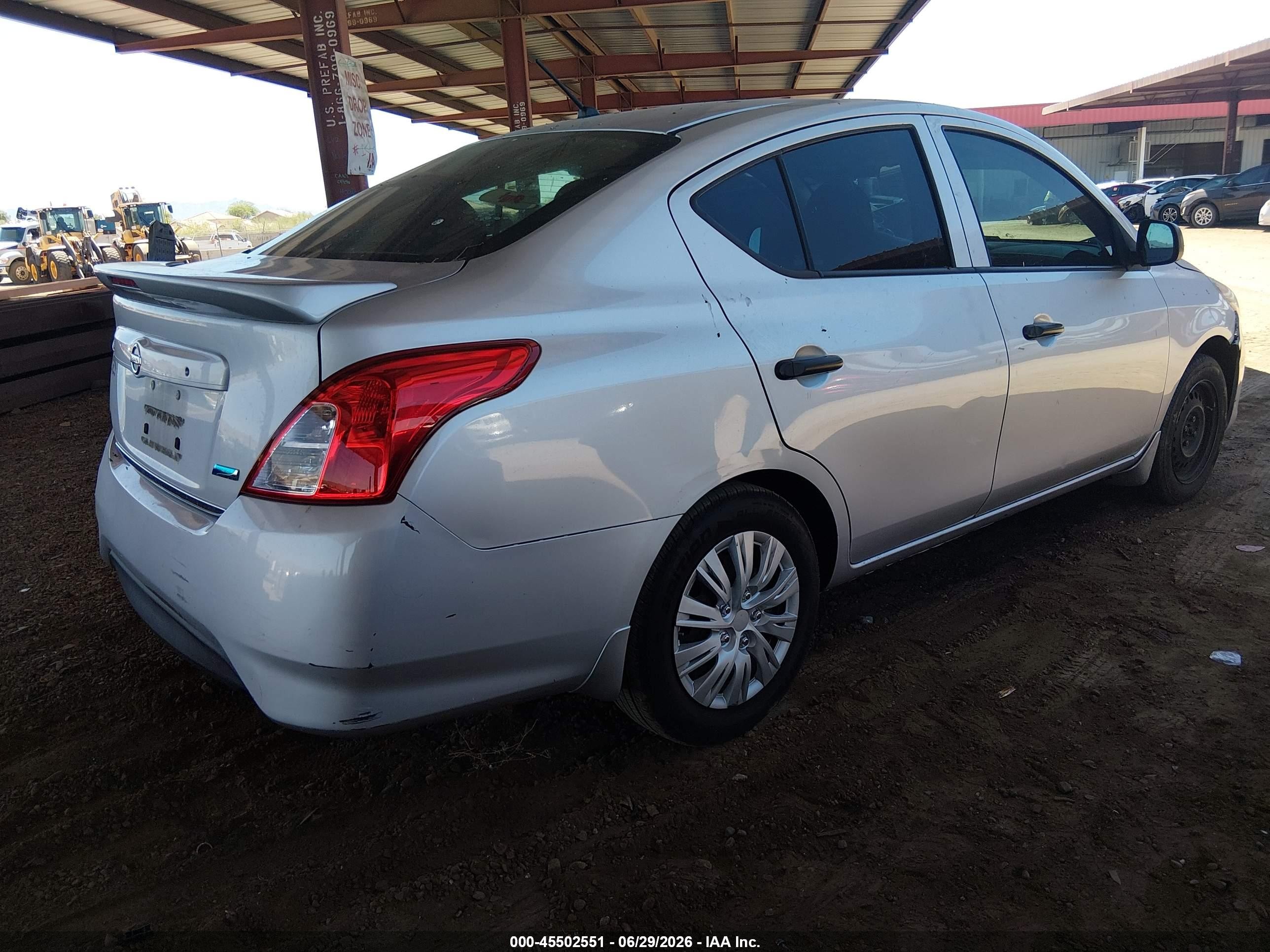 2015 Nissan Versa 1.6 S+ Silver vin: 3N1CN7APXFL859582
