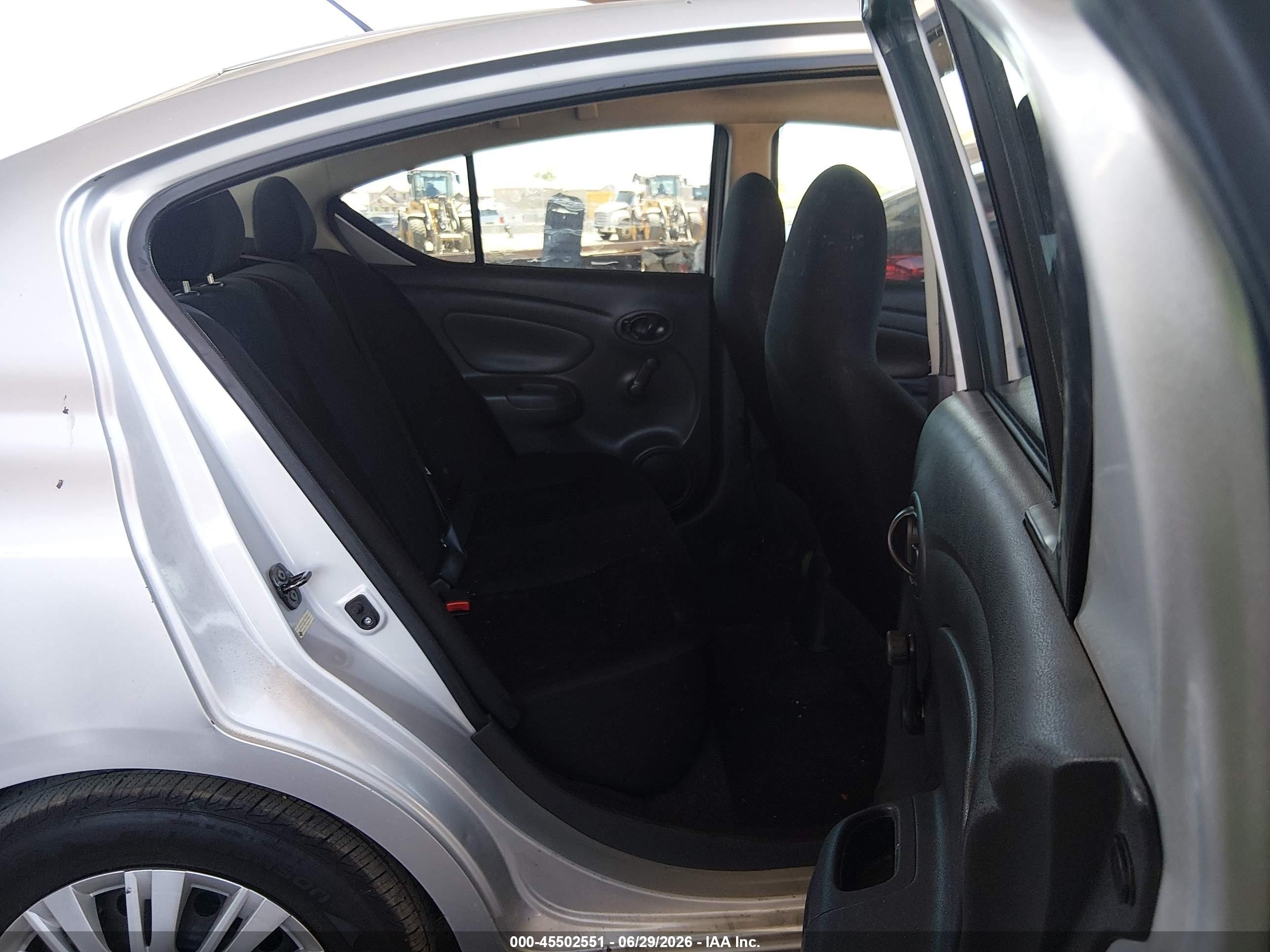 2015 Nissan Versa 1.6 S+ Silver vin: 3N1CN7APXFL859582