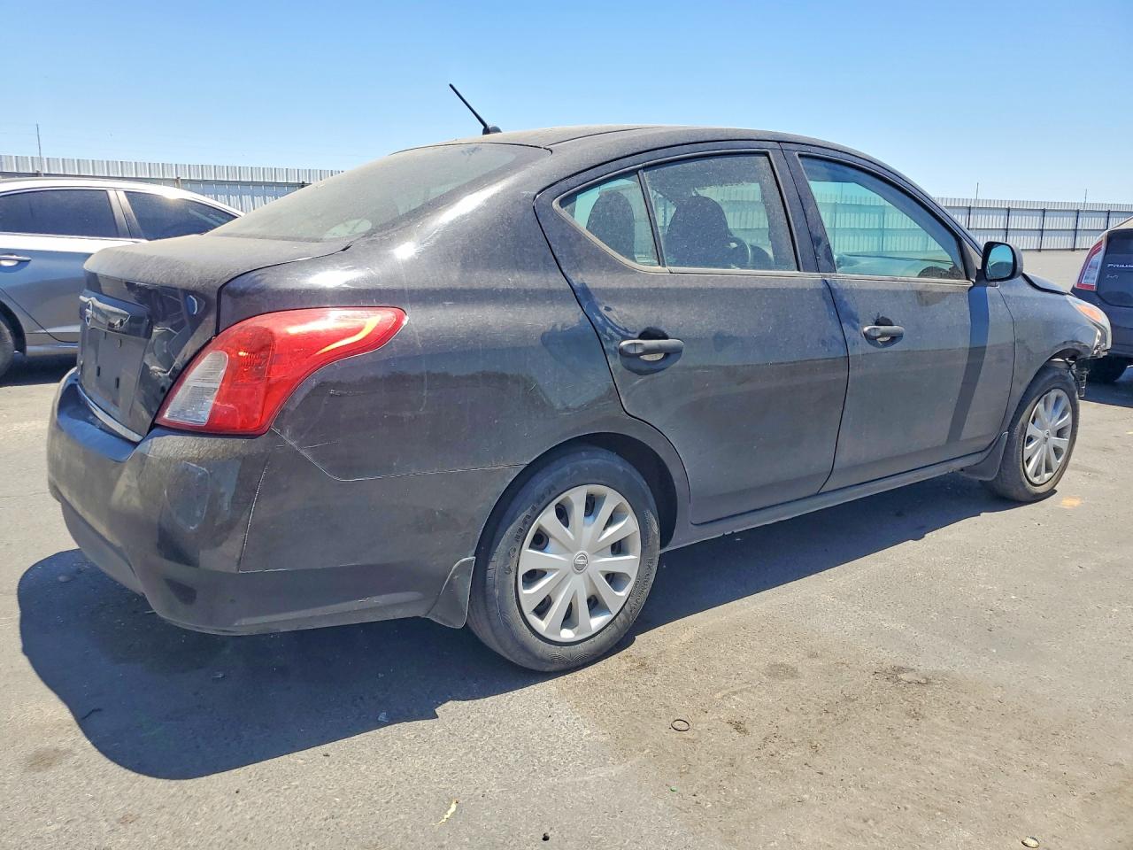 2015 Nissan Versa 1.6 S Черный vin: 3N1CN7APXFL869903