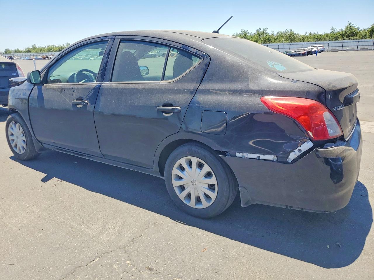 2015 Nissan Versa 1.6 S Черный vin: 3N1CN7APXFL869903