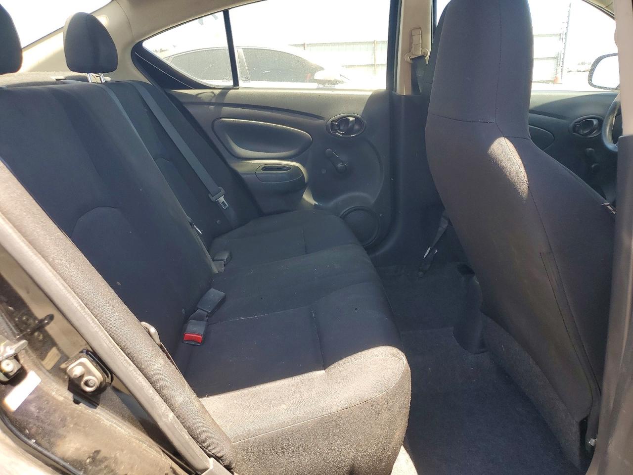 2015 Nissan Versa 1.6 S Черный vin: 3N1CN7APXFL869903