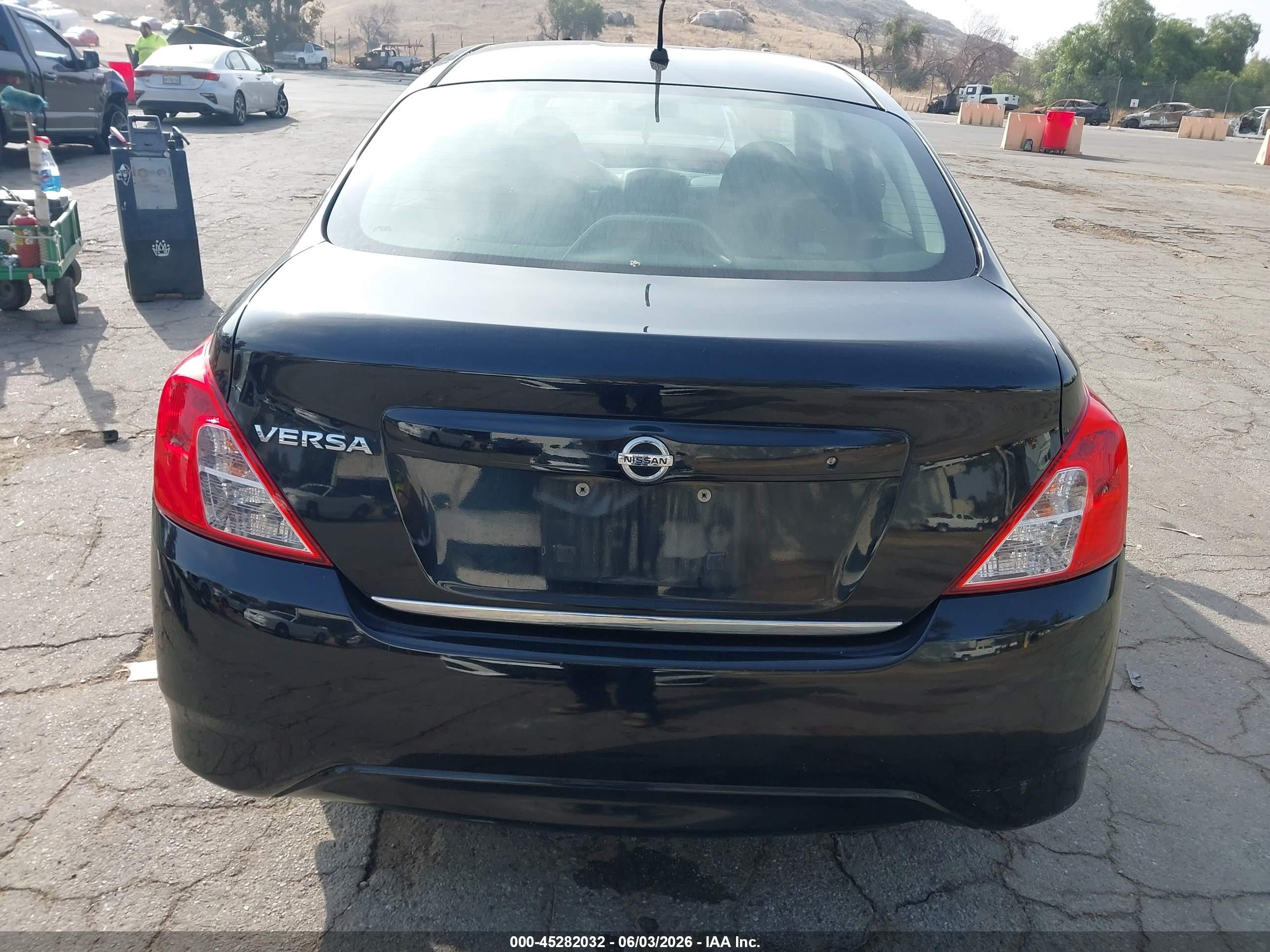 2015 Nissan Versa 1.6 S Black vin: 3N1CN7APXFL876124