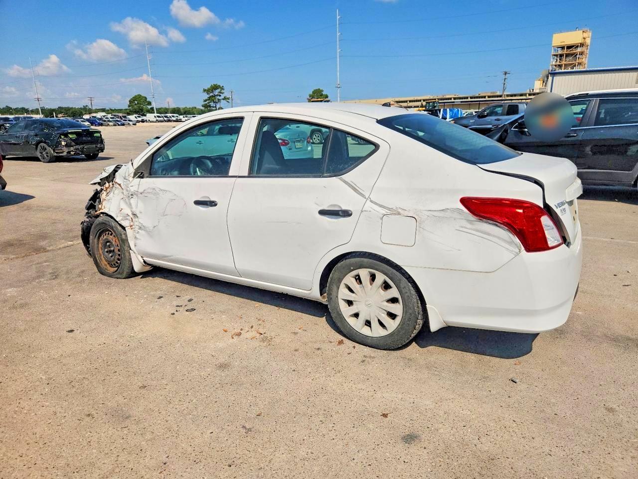 2015 Nissan Versa 1.6 S White vin: 3N1CN7APXFL882618