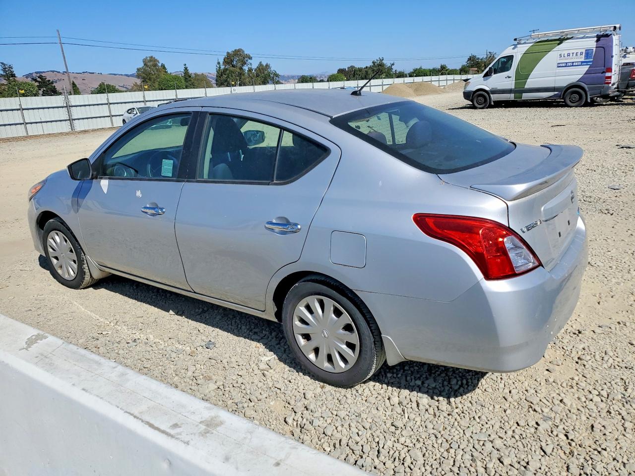 2015 Nissan Versa 1.6 Sv Серебряный vin: 3N1CN7APXFL899189