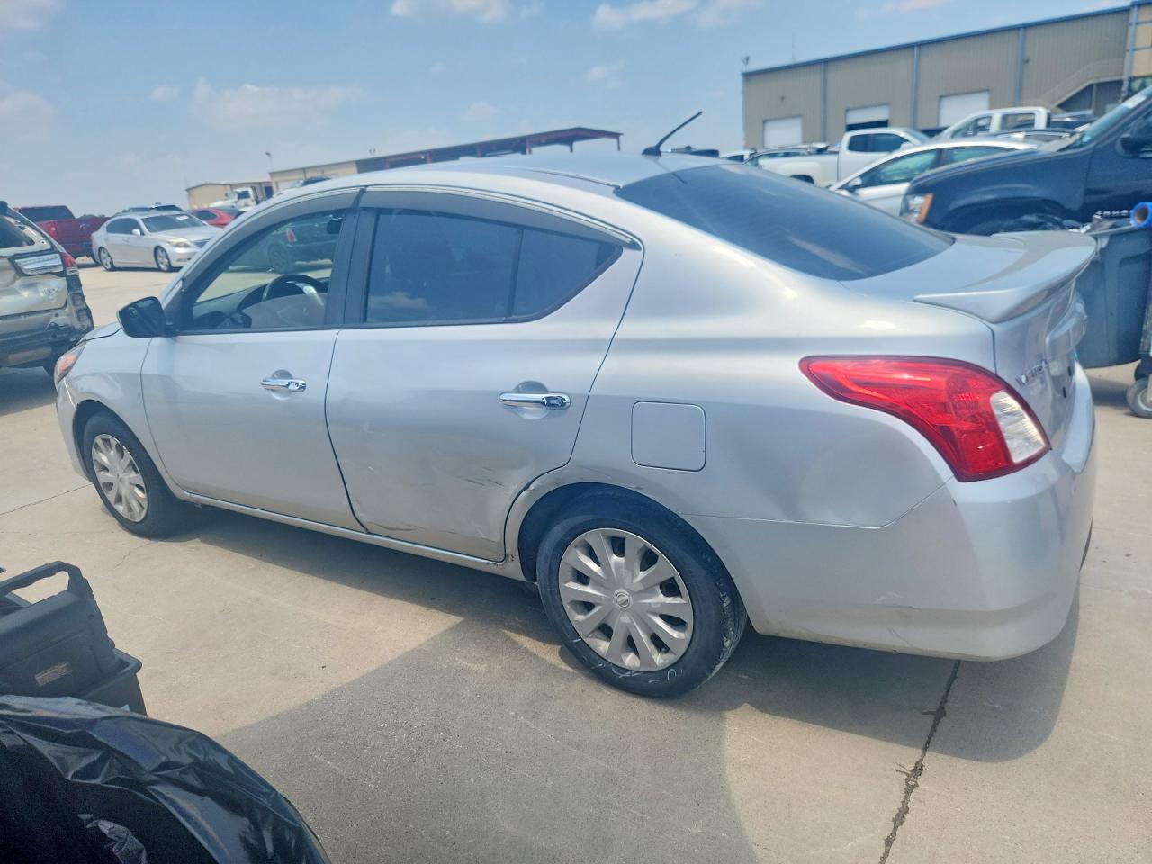 2015 Nissan Versa 1.6 Sv Silver vin: 3N1CN7APXFL910210