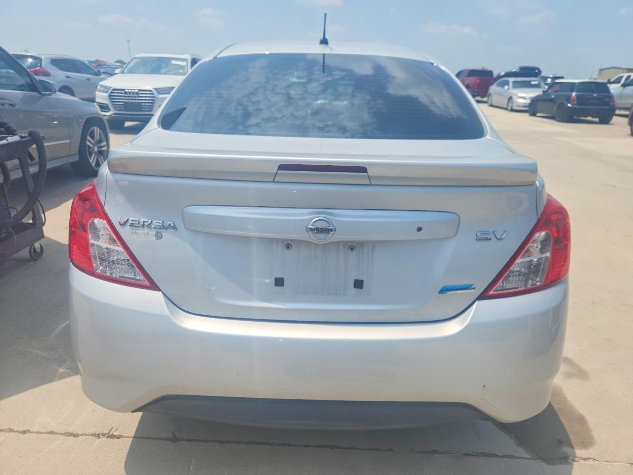 2015 Nissan Versa 1.6 Sv Silver vin: 3N1CN7APXFL910210