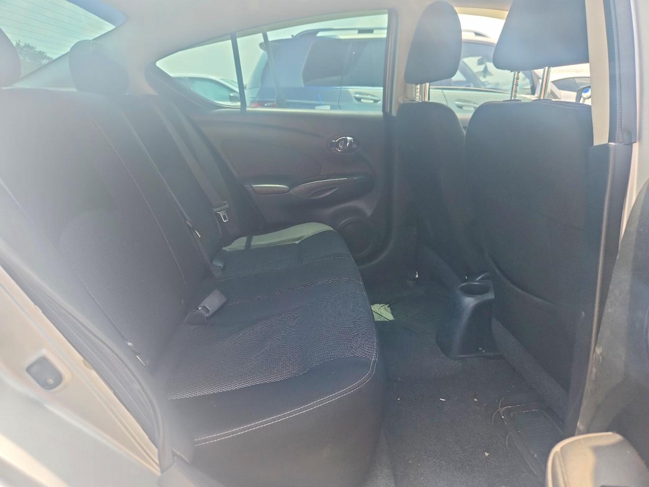 2015 Nissan Versa 1.6 Sv Silver vin: 3N1CN7APXFL910210