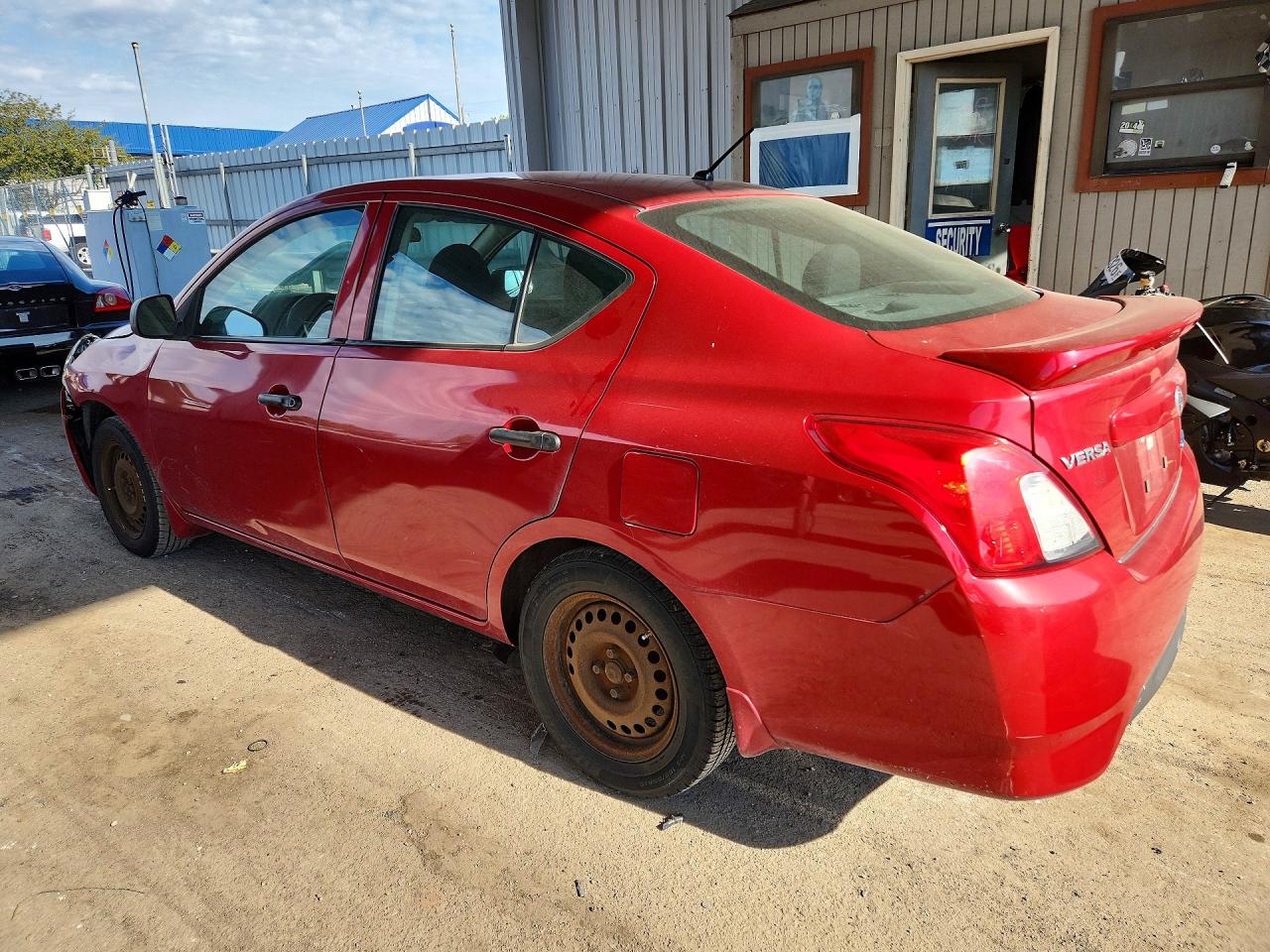 2015 Nissan Versa 1.6 S Plus Красный vin: 3N1CN7APXFL912622