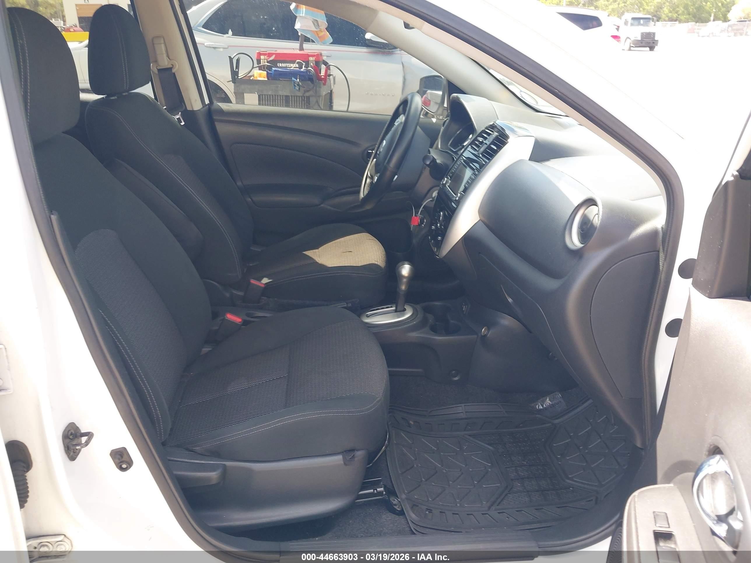 2018 Nissan Versa 1.6 Sv White vin: 3N1CN7APXJL837073