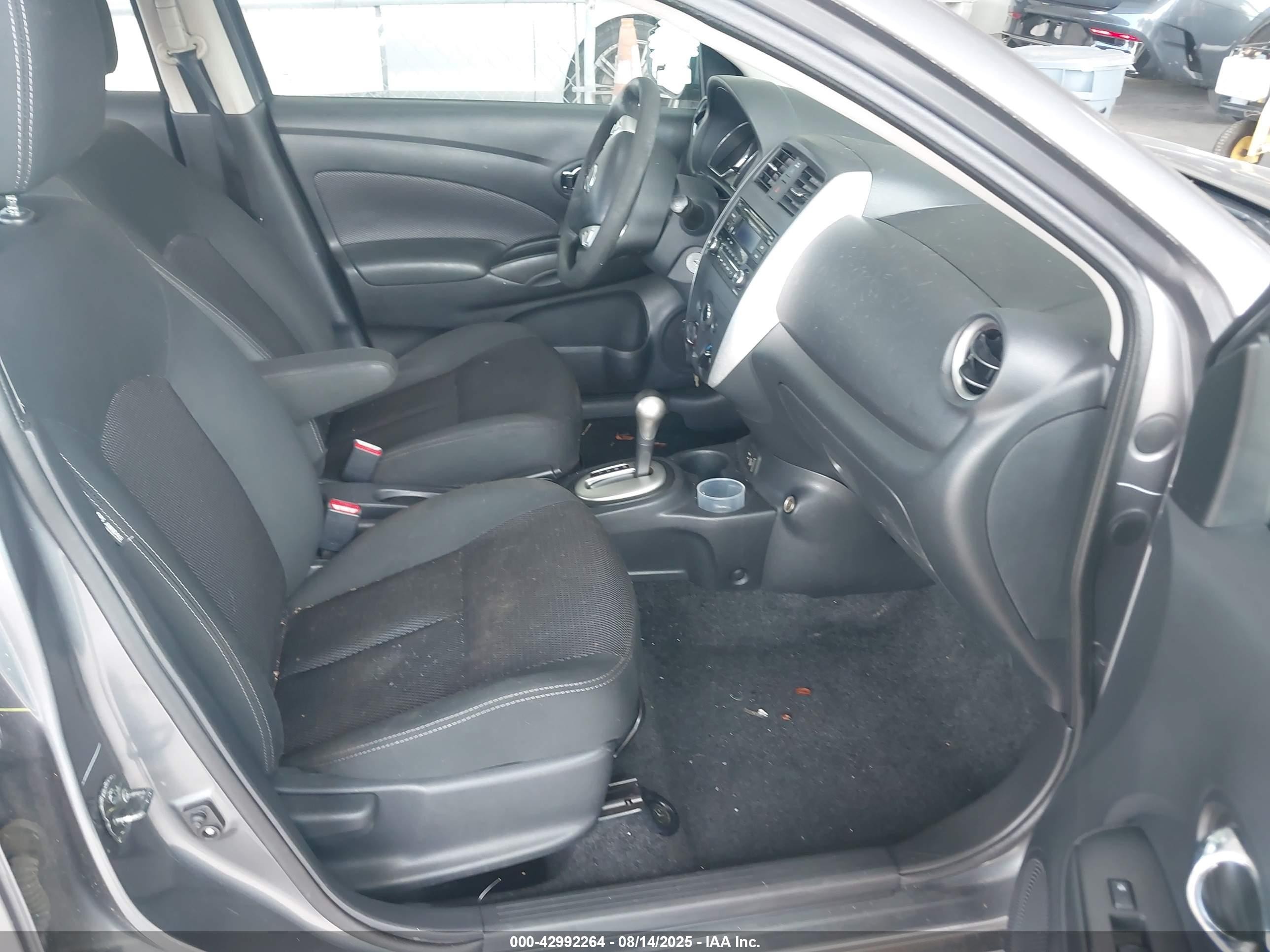 2018 Nissan Versa 1.6 Sv Серый vin: 3N1CN7APXJL842631