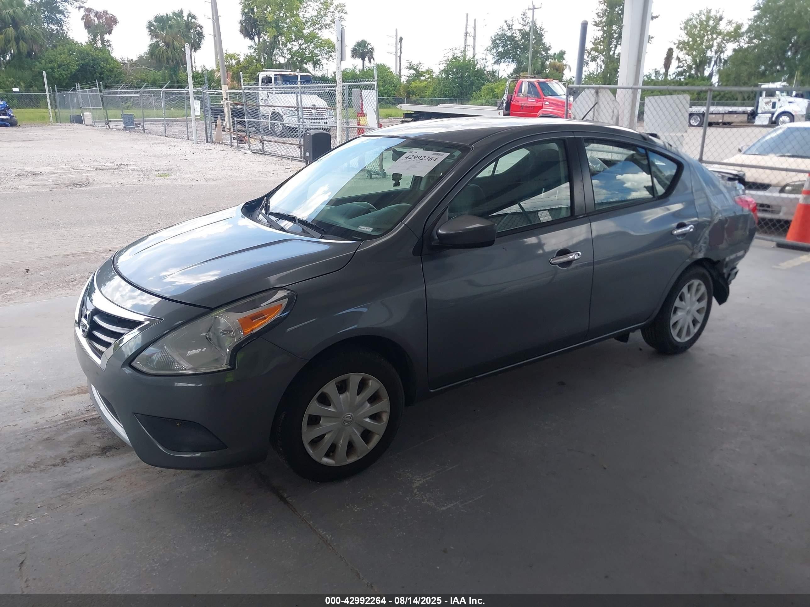 2018 Nissan Versa 1.6 Sv Серый vin: 3N1CN7APXJL842631