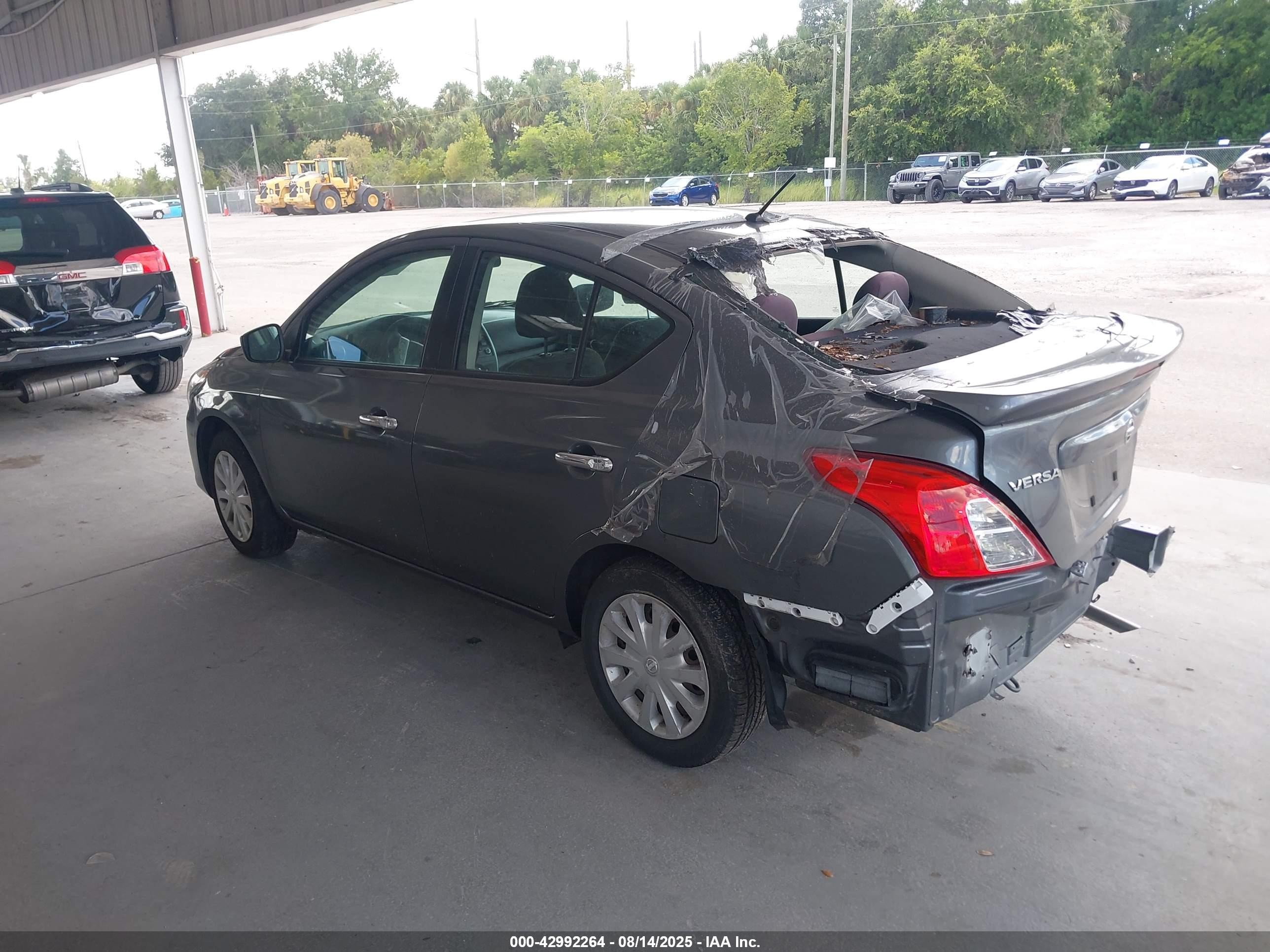 2018 Nissan Versa 1.6 Sv Серый vin: 3N1CN7APXJL842631