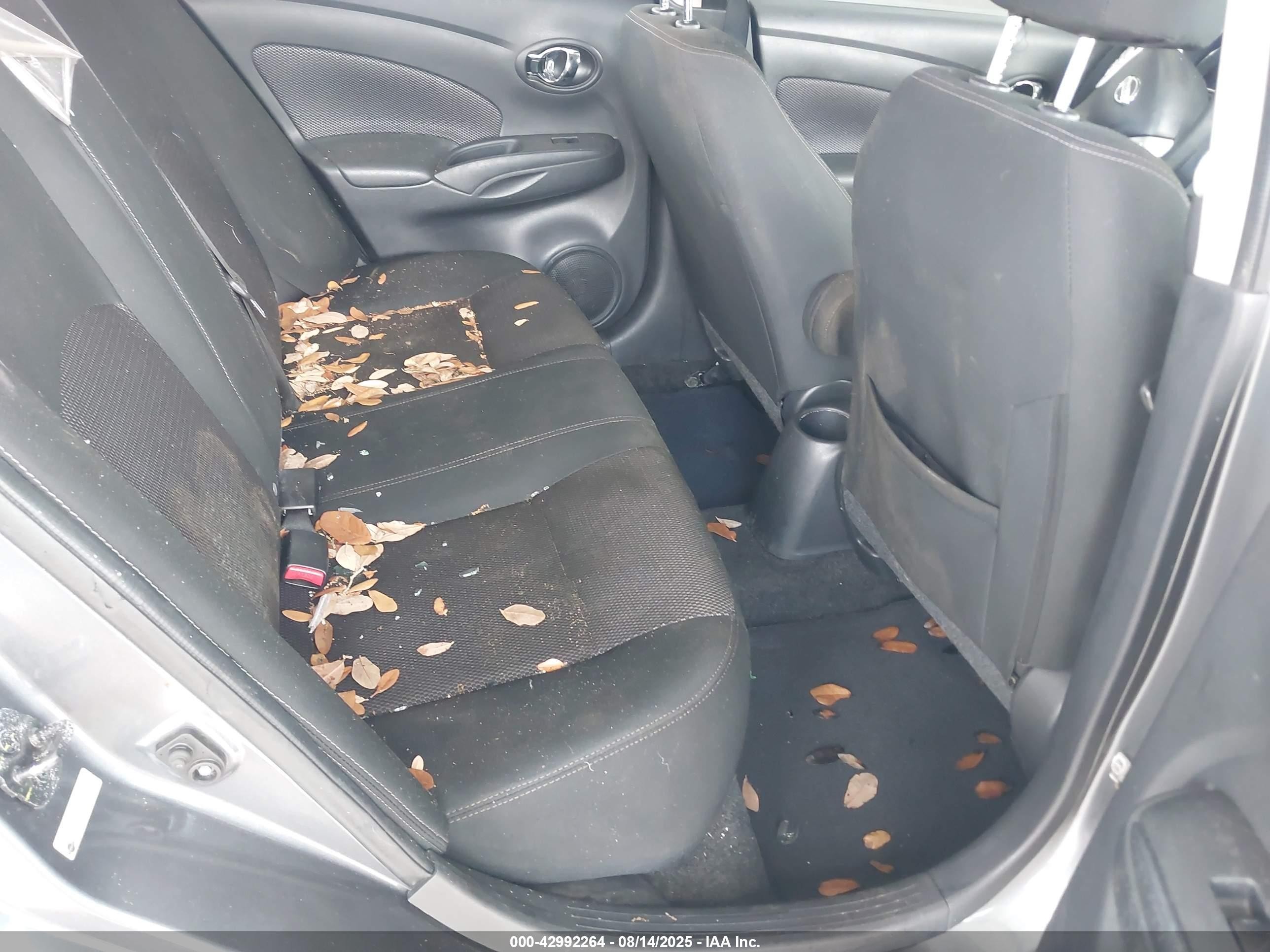 2018 Nissan Versa 1.6 Sv Серый vin: 3N1CN7APXJL842631