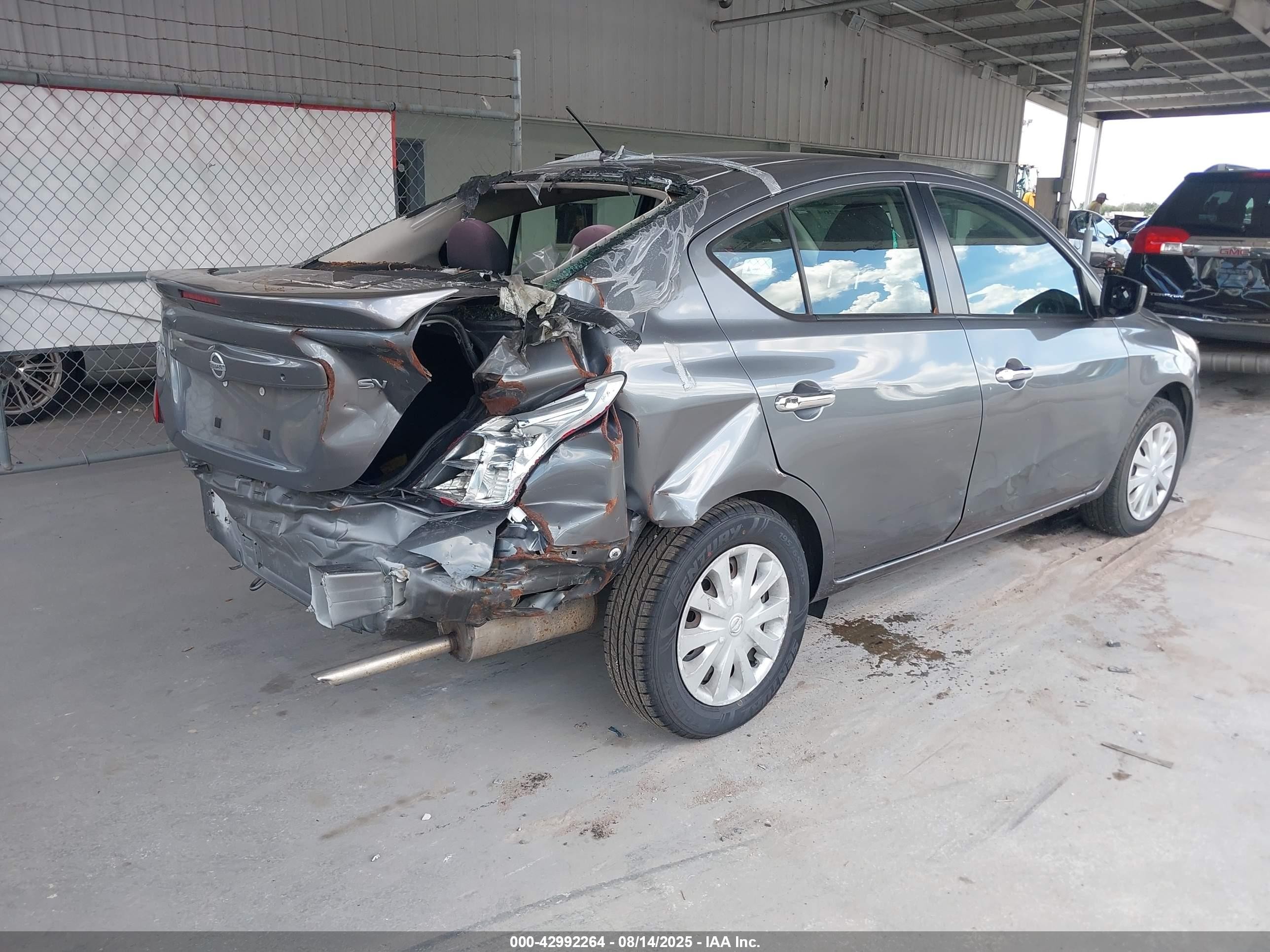 2018 Nissan Versa 1.6 Sv Серый vin: 3N1CN7APXJL842631