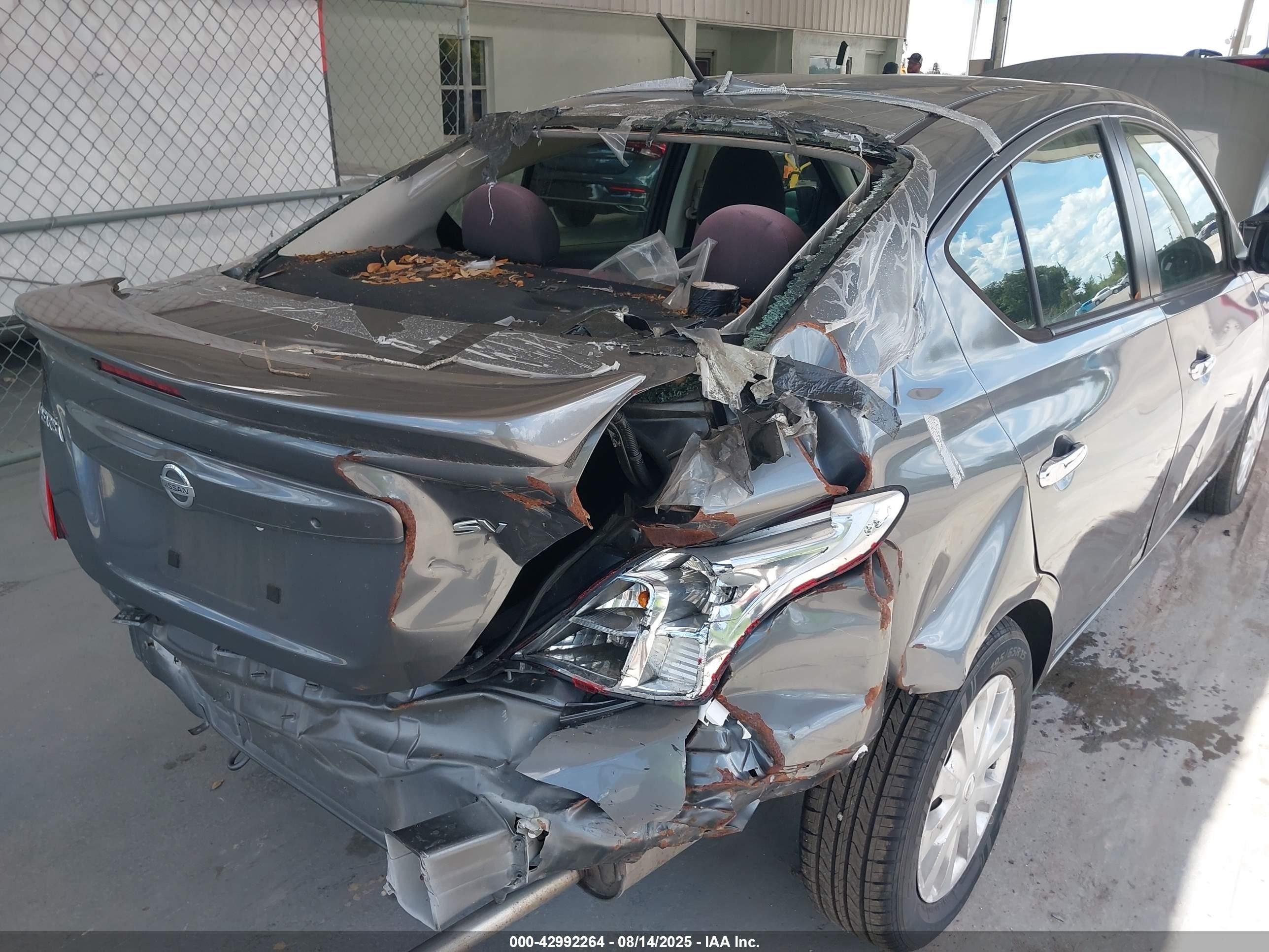 2018 Nissan Versa 1.6 Sv Серый vin: 3N1CN7APXJL842631