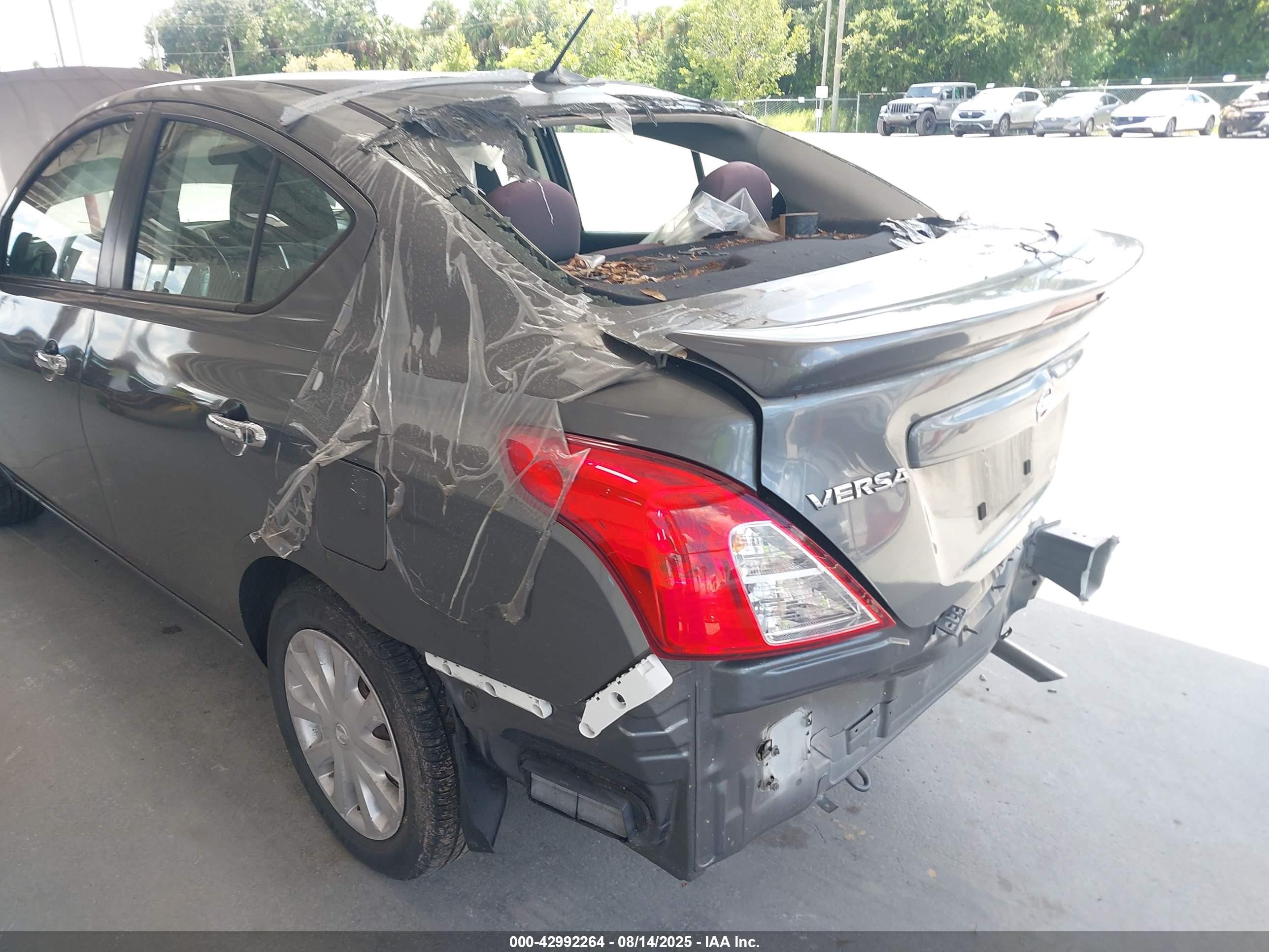2018 Nissan Versa 1.6 Sv Серый vin: 3N1CN7APXJL842631