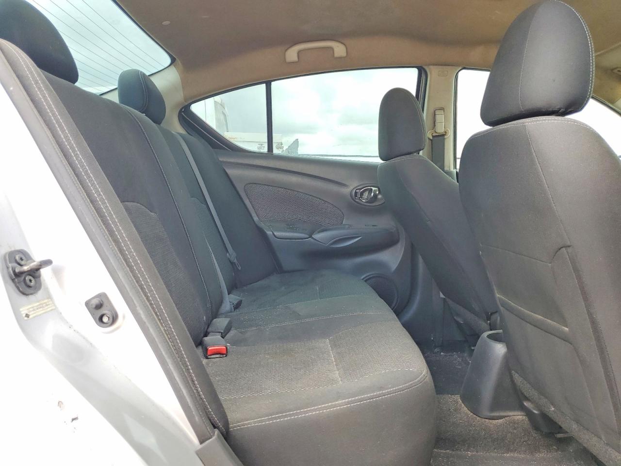 2019 Nissan Versa Sv Silver vin: 3N1CN7APXKL823854