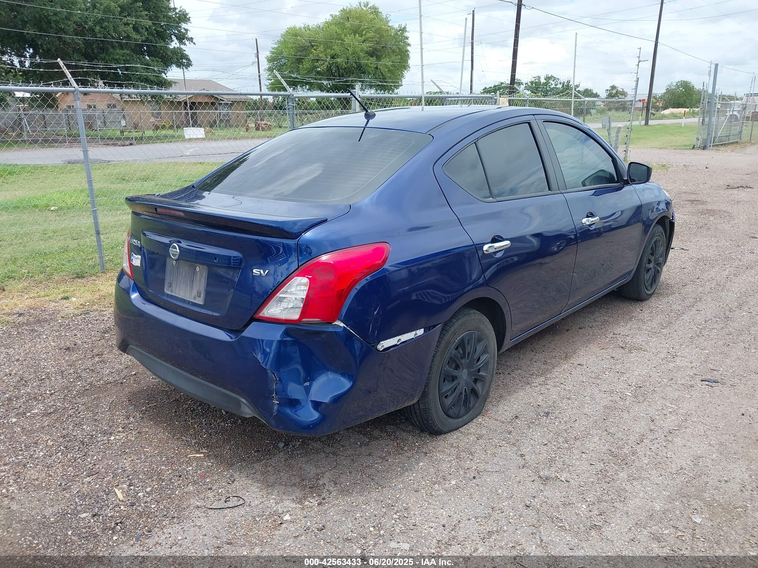 2019 Nissan Versa 1.6 Sv Blue vin: 3N1CN7APXKL851668