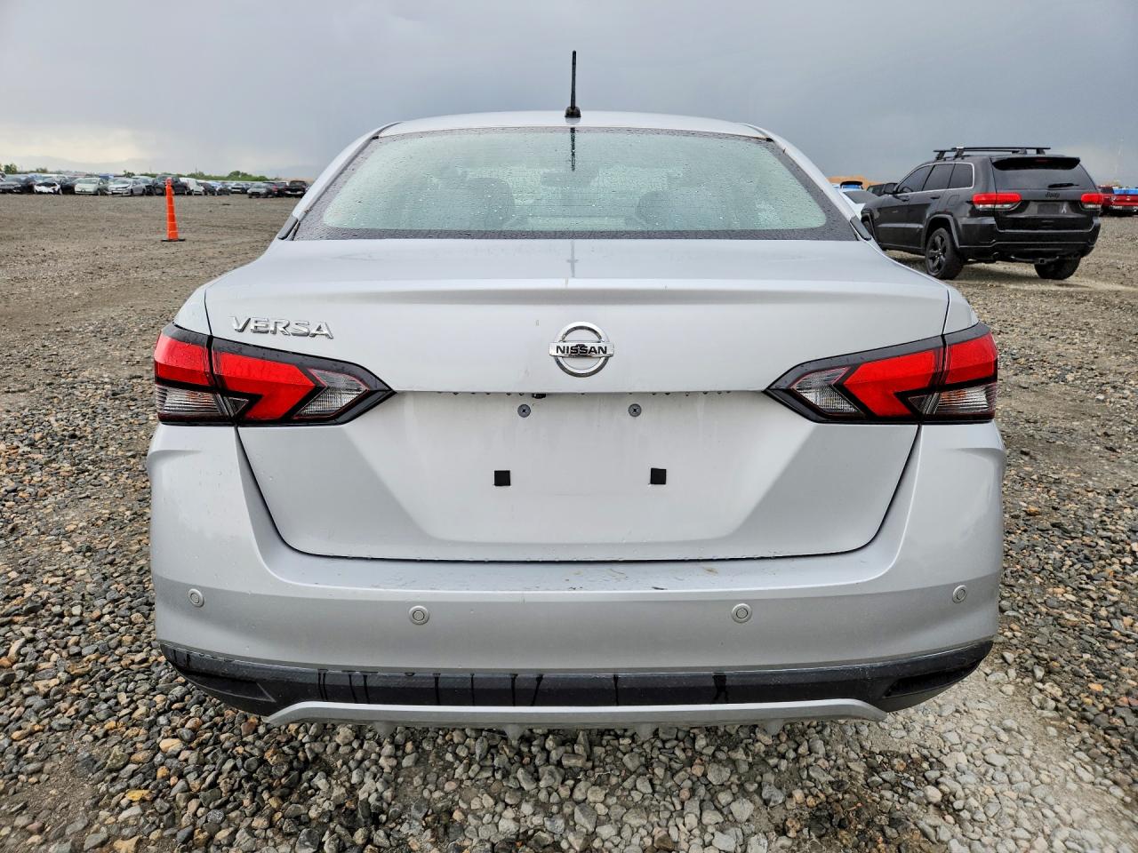 2020 Nissan Versa S Silver vin: 3N1CN8BVXLL915678