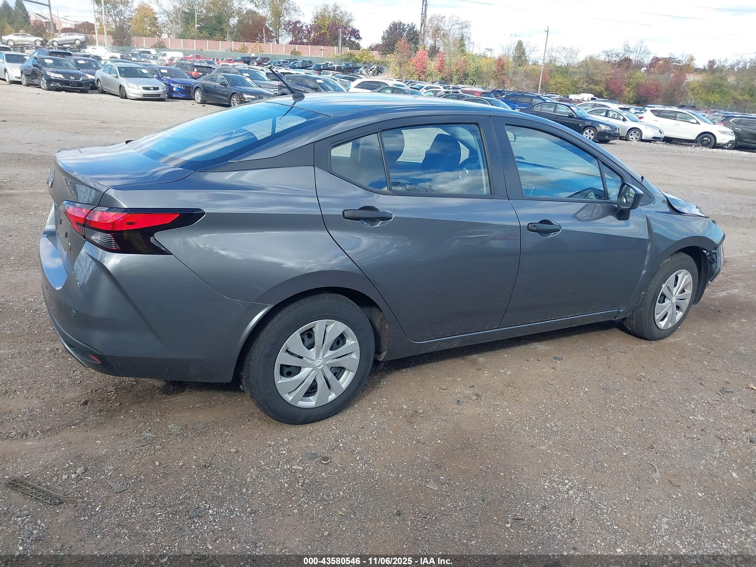 2024 Nissan Versa 1.6 S Серый vin: 3N1CN8DV0RL910429