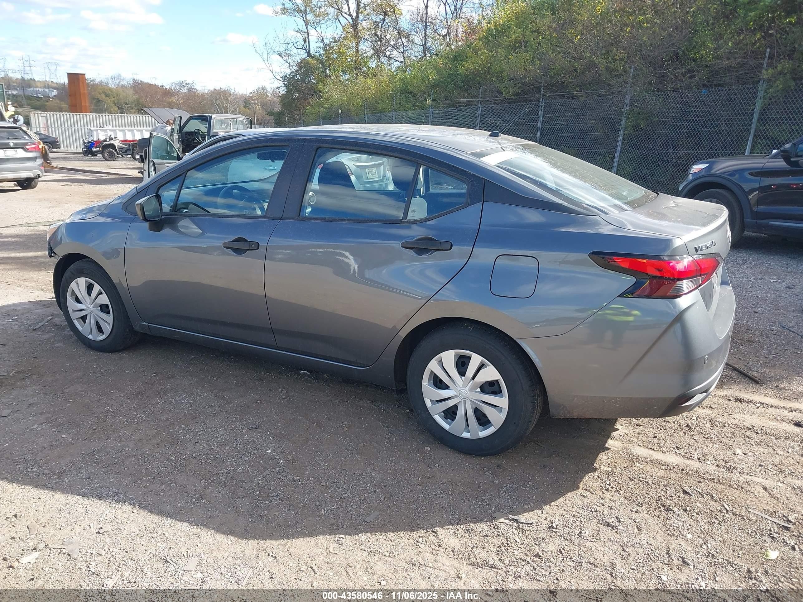 2024 Nissan Versa 1.6 S Серый vin: 3N1CN8DV0RL910429