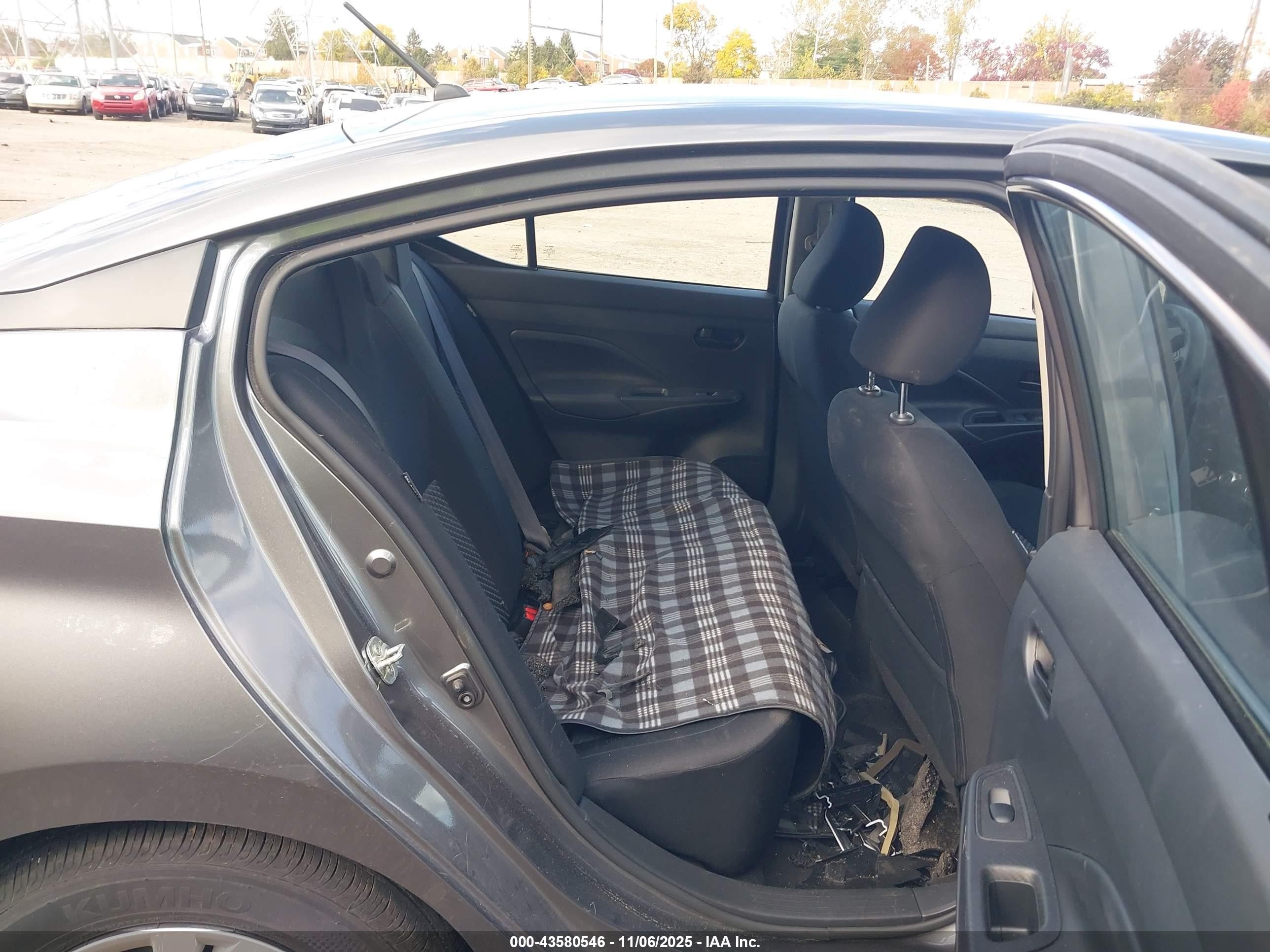 2024 Nissan Versa 1.6 S Серый vin: 3N1CN8DV0RL910429