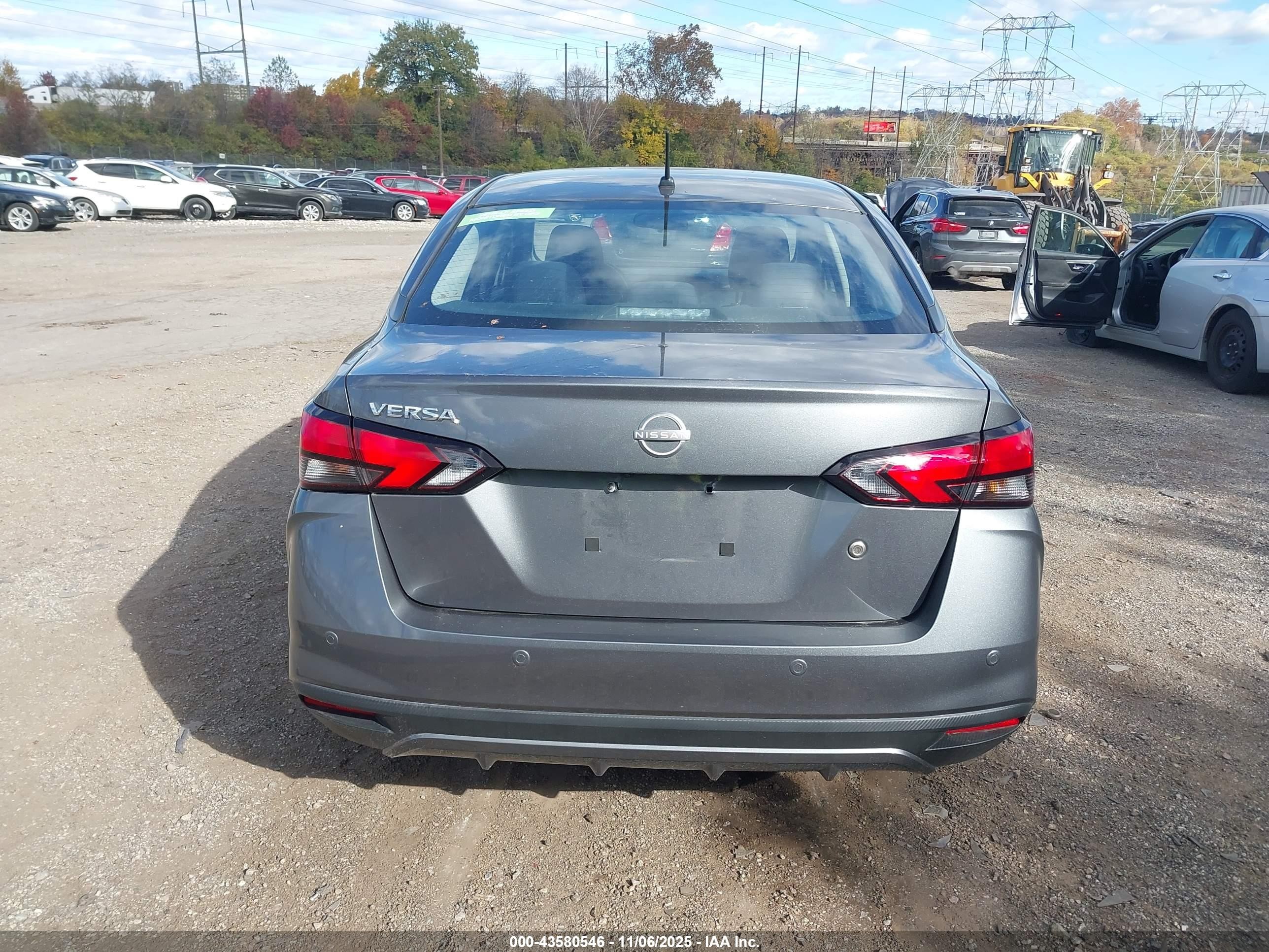 2024 Nissan Versa 1.6 S Серый vin: 3N1CN8DV0RL910429