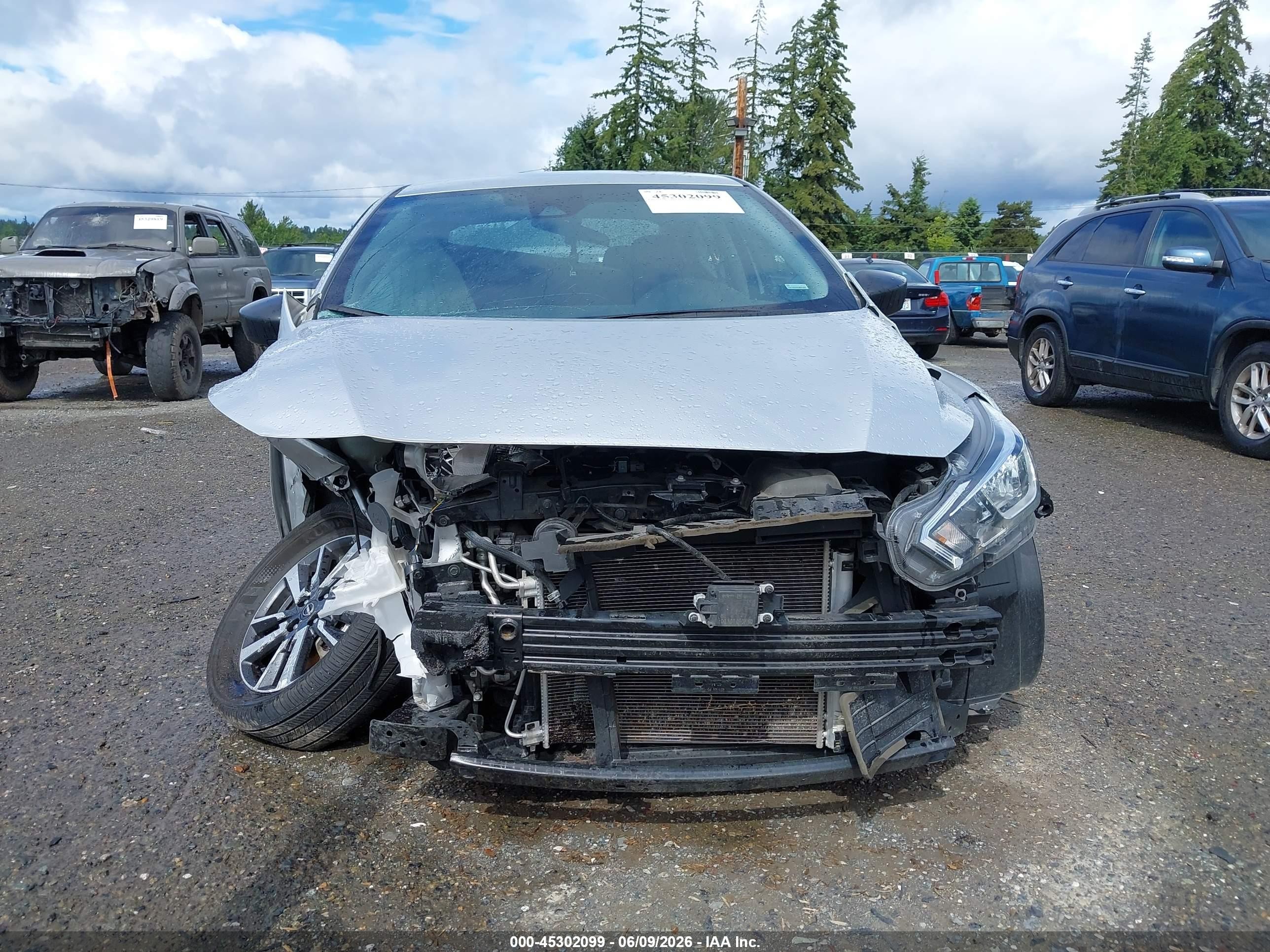 2024 Nissan Versa 1.6 S Silver vin: 3N1CN8DV0RL930650