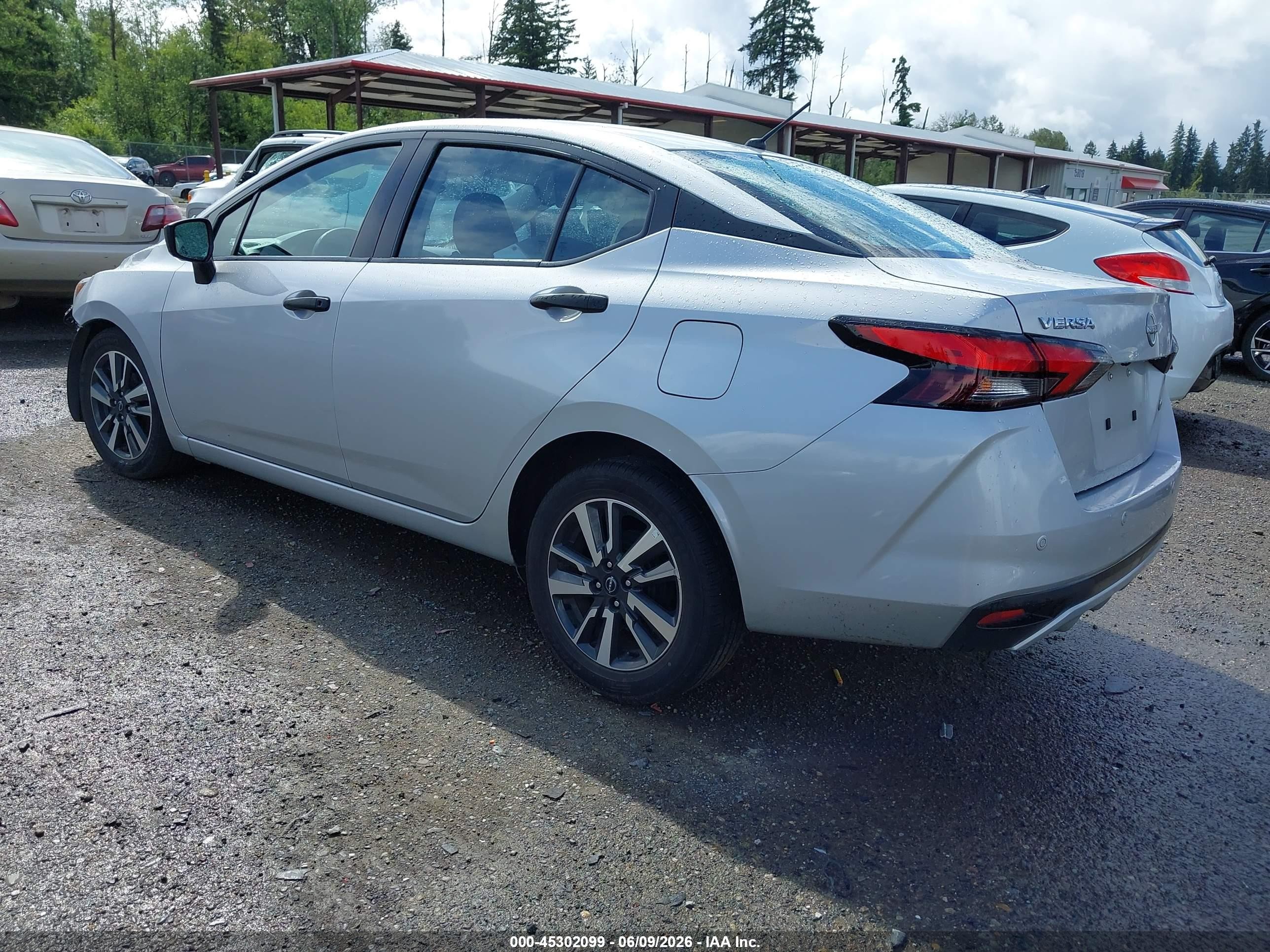 2024 Nissan Versa 1.6 S Silver vin: 3N1CN8DV0RL930650