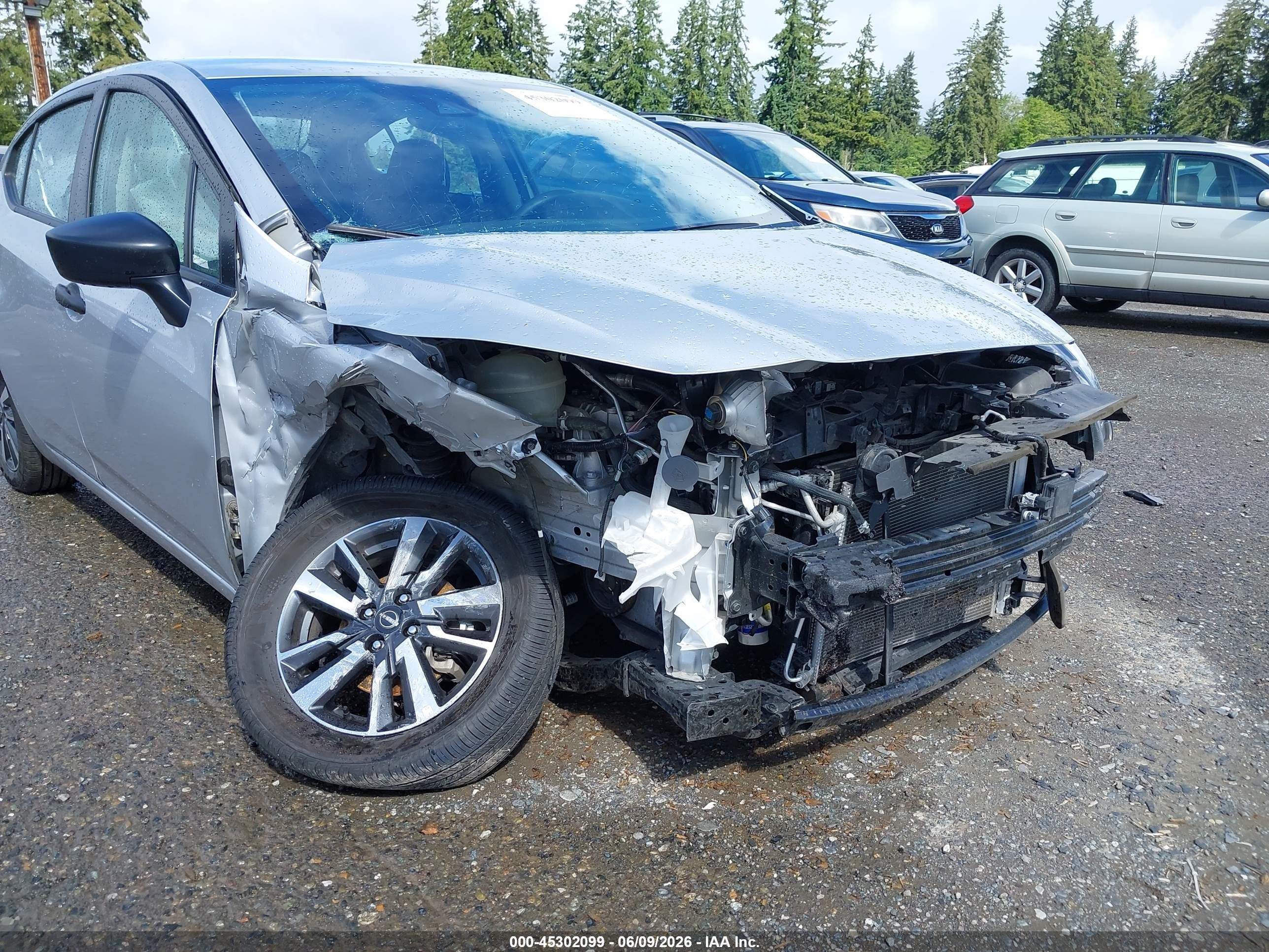 2024 Nissan Versa 1.6 S Silver vin: 3N1CN8DV0RL930650