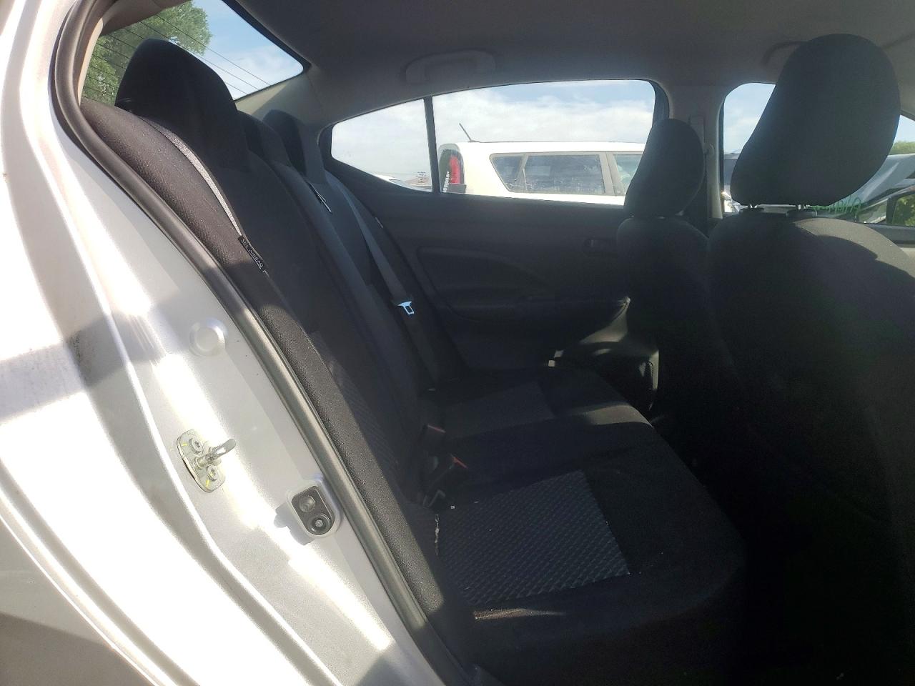 2020 Nissan Versa S Silver vin: 3N1CN8DV6LL833959