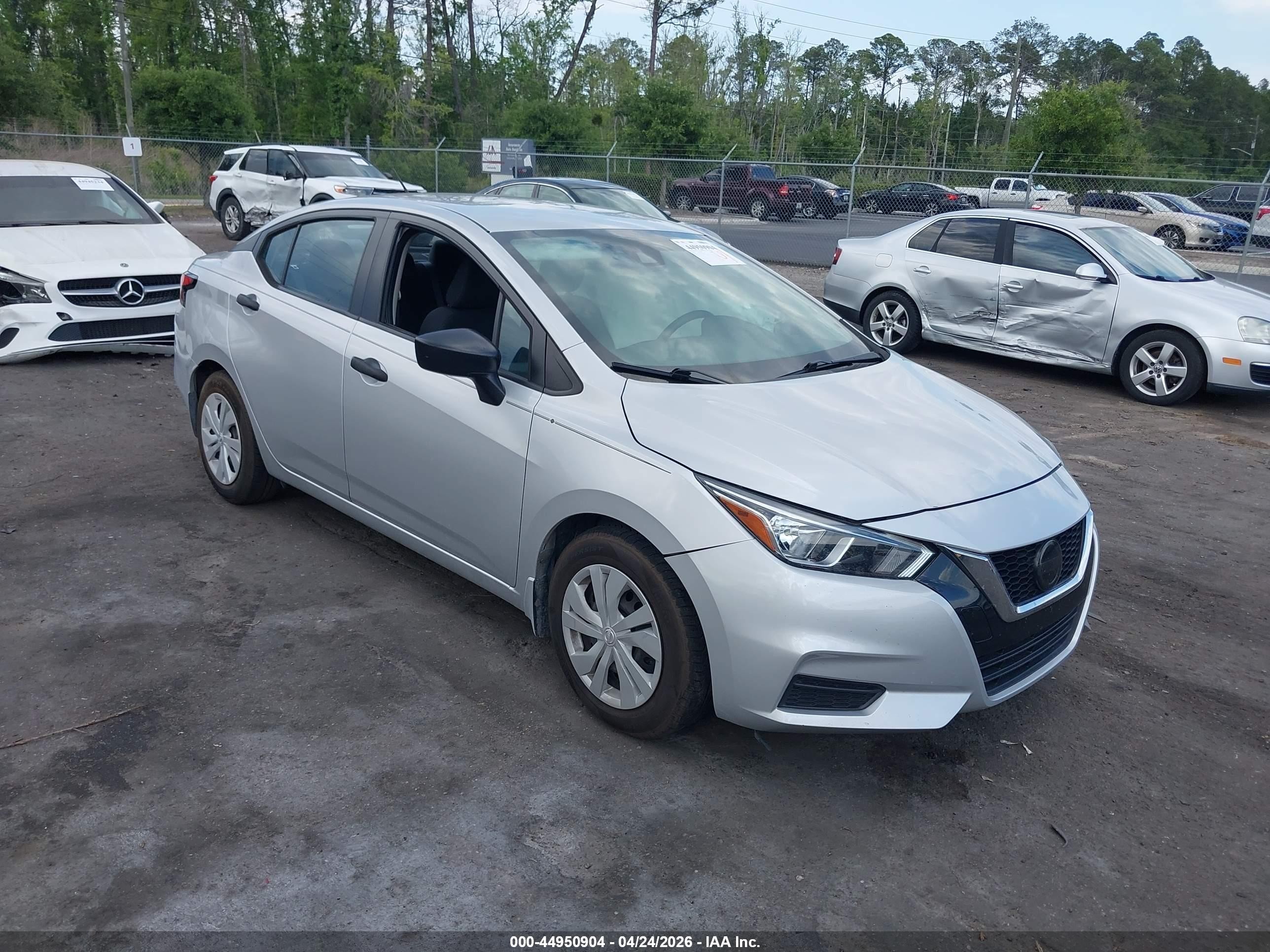 2020 Nissan Versa S Xtronic Cvt Silver vin: 3N1CN8DV7LL880854