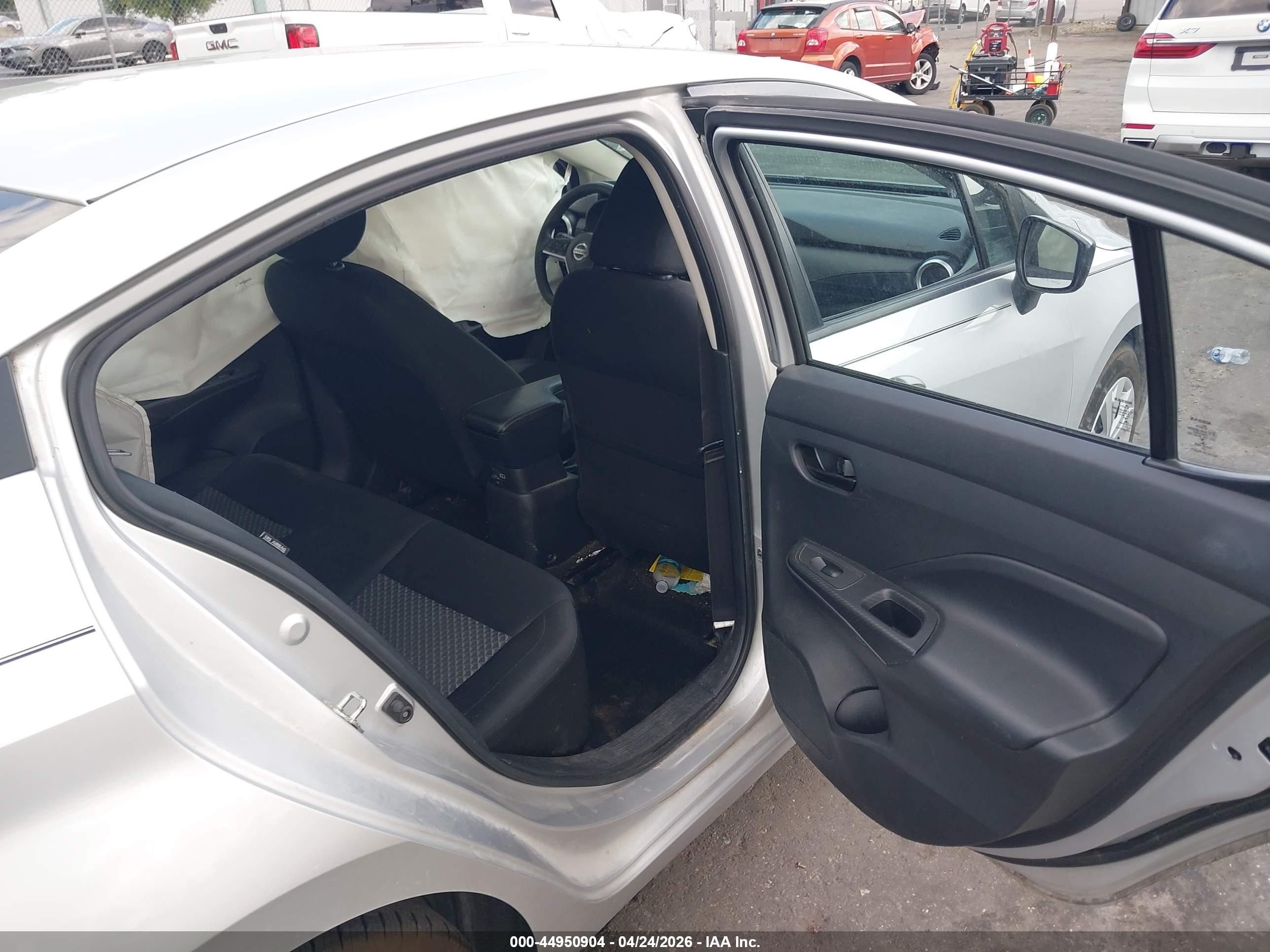 2020 Nissan Versa S Xtronic Cvt Серебряный vin: 3N1CN8DV7LL880854