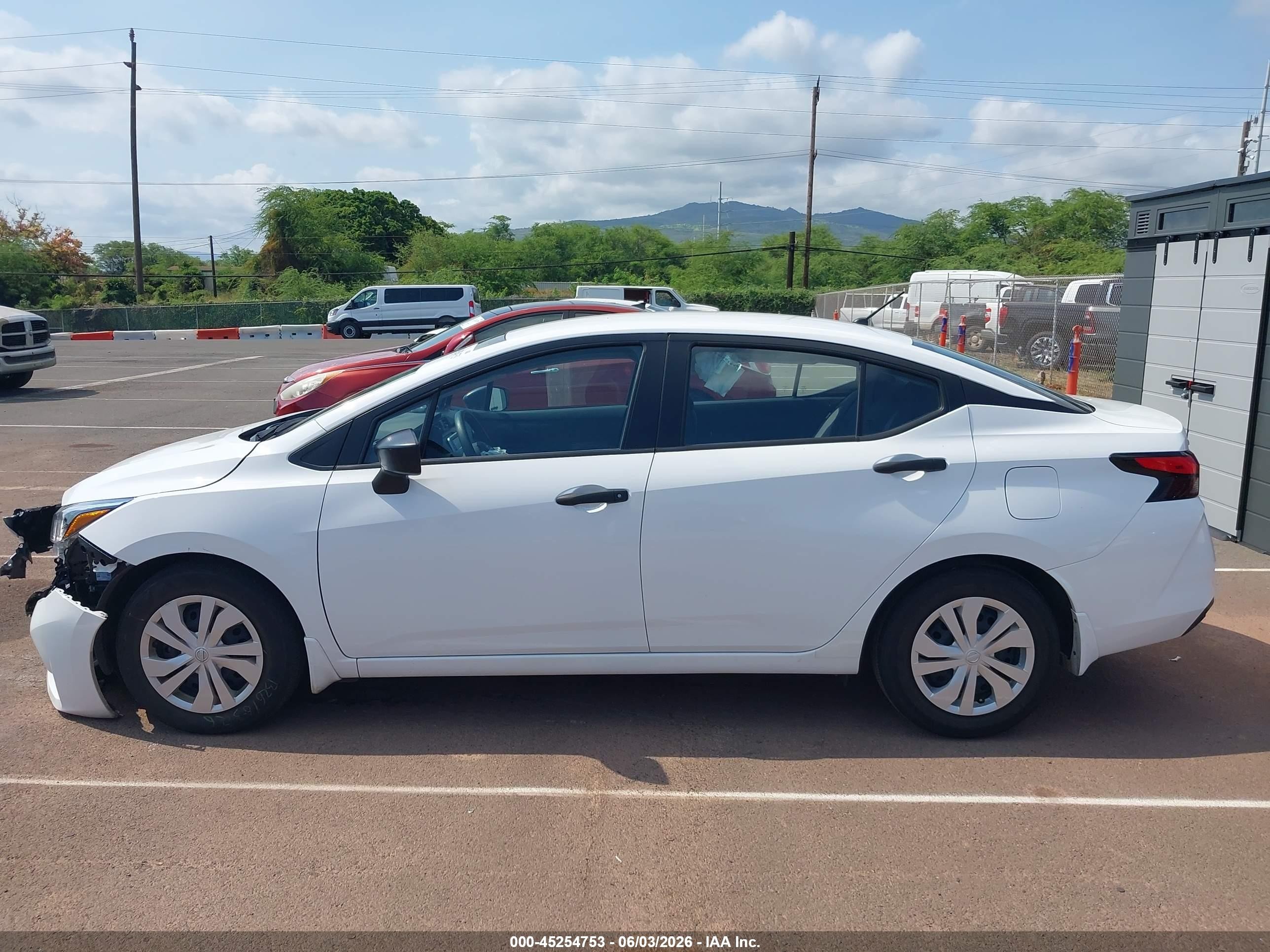 2025 Nissan Versa 1.6 S White vin: 3N1CN8DVXSL823207