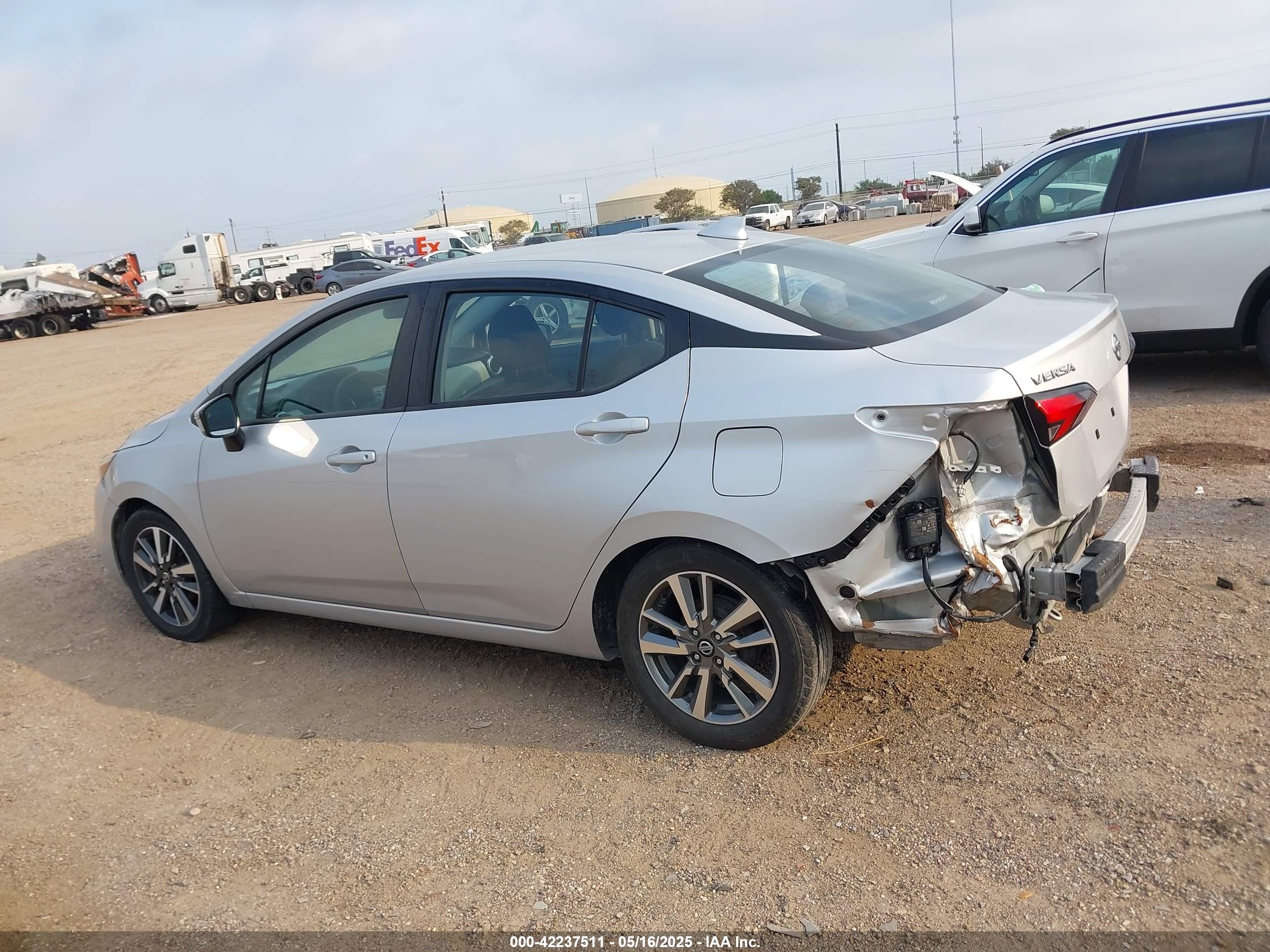 2021 Nissan Versa Sv Xtronic Cvt Silver vin: 3N1CN8EV0ML826618