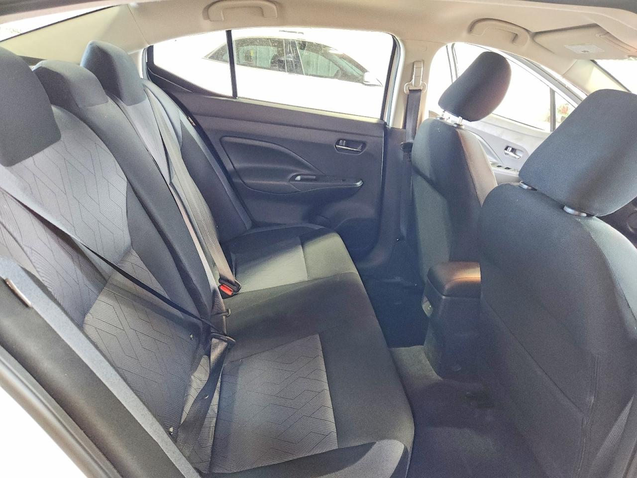 2025 Nissan Versa Sv Белый vin: 3N1CN8EV3SL834807