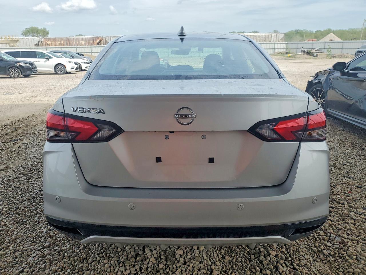2025 Nissan Versa Sv Silver vin: 3N1CN8EV4SL853950